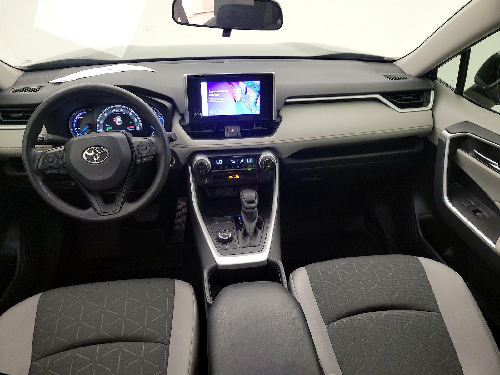 2025 Toyota RAV4 XLE - Photo 10