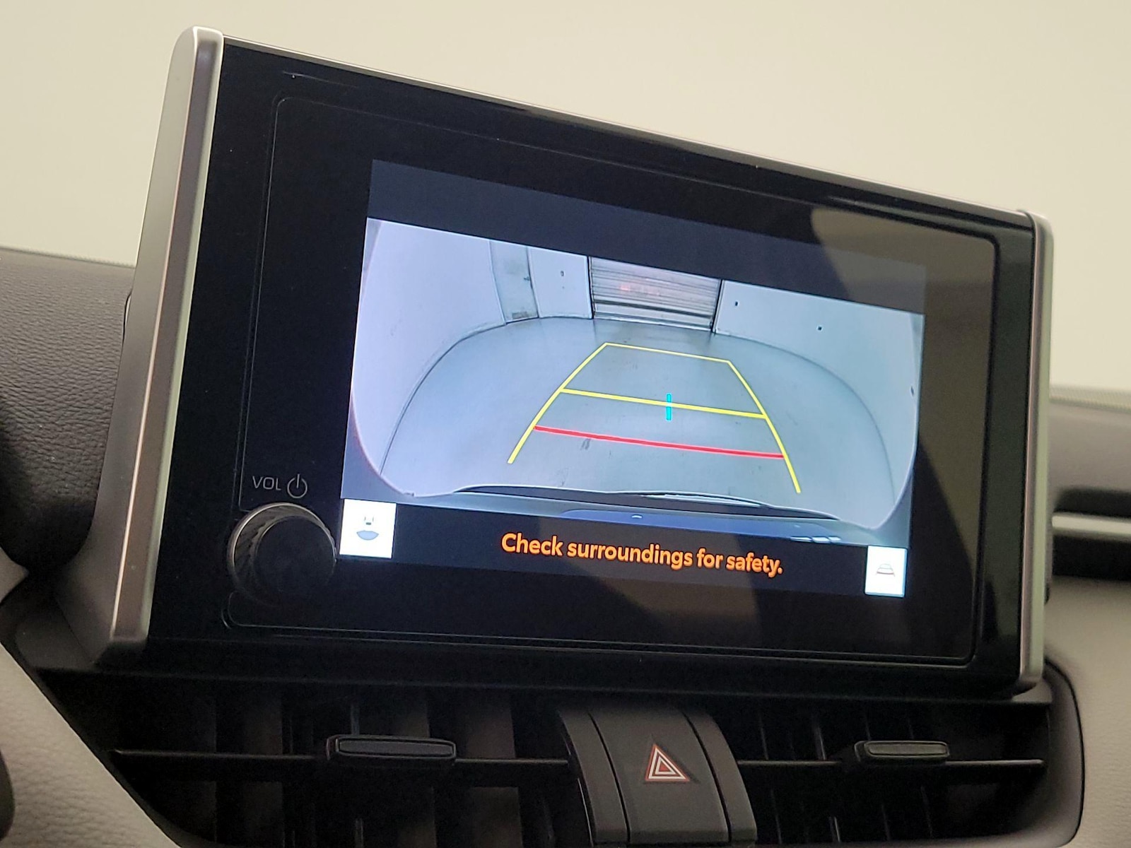 2025 Toyota RAV4 XLE - Photo 15