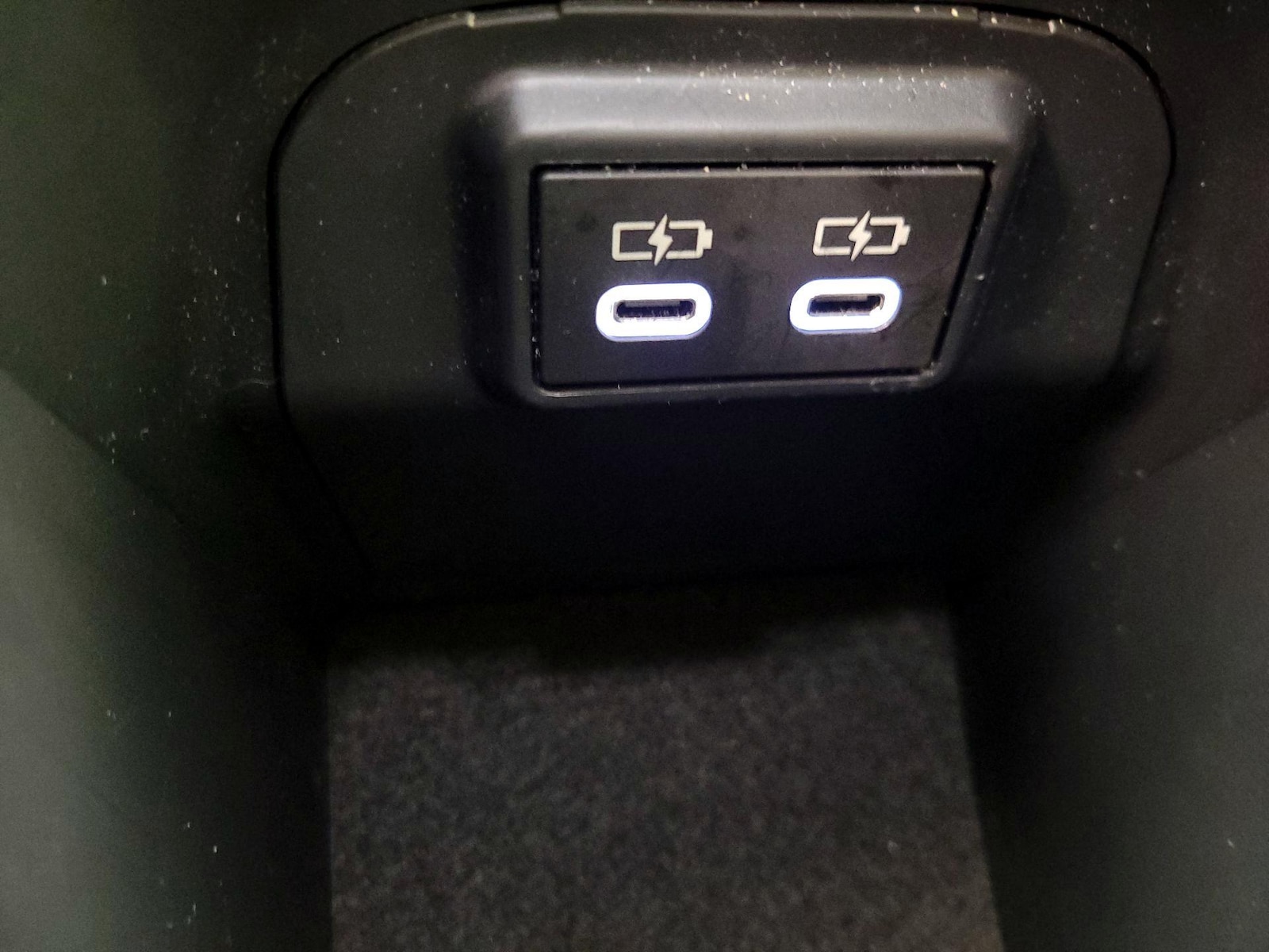 2025 Toyota RAV4 XLE - Photo 19
