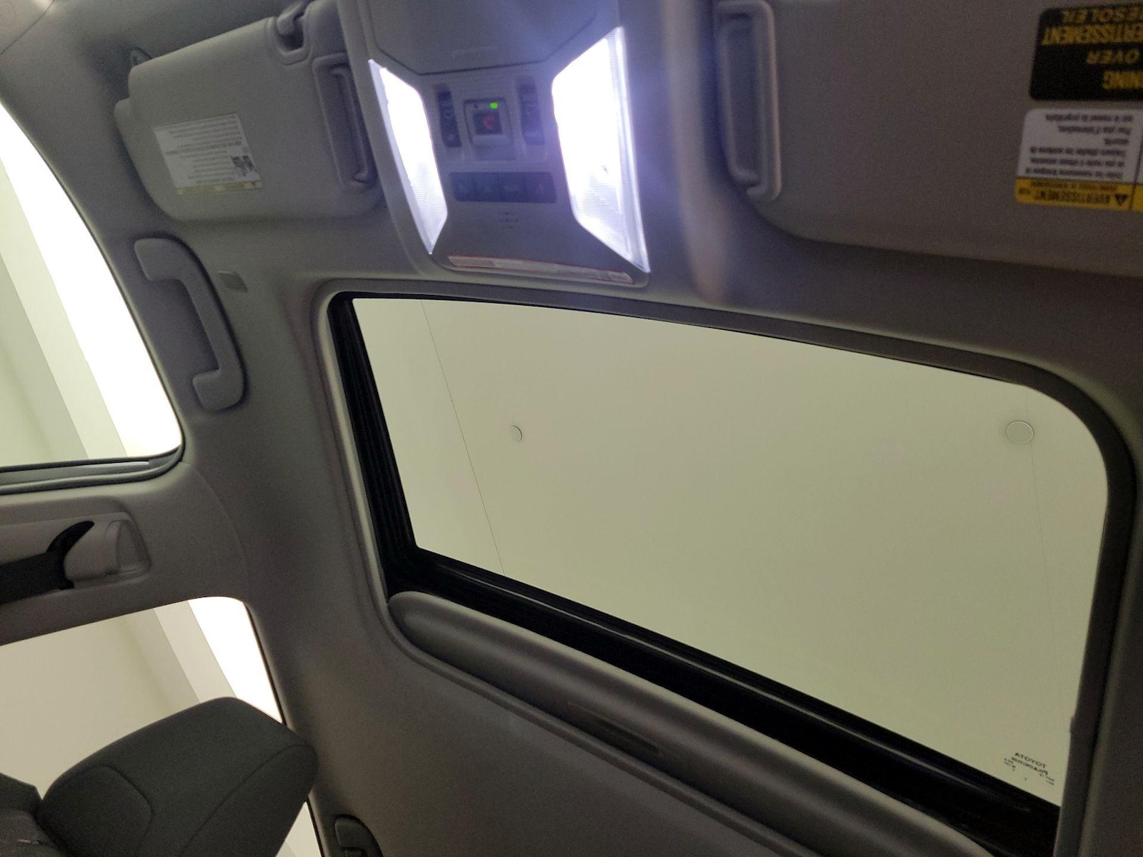 2025 Toyota RAV4 XLE - Photo 20