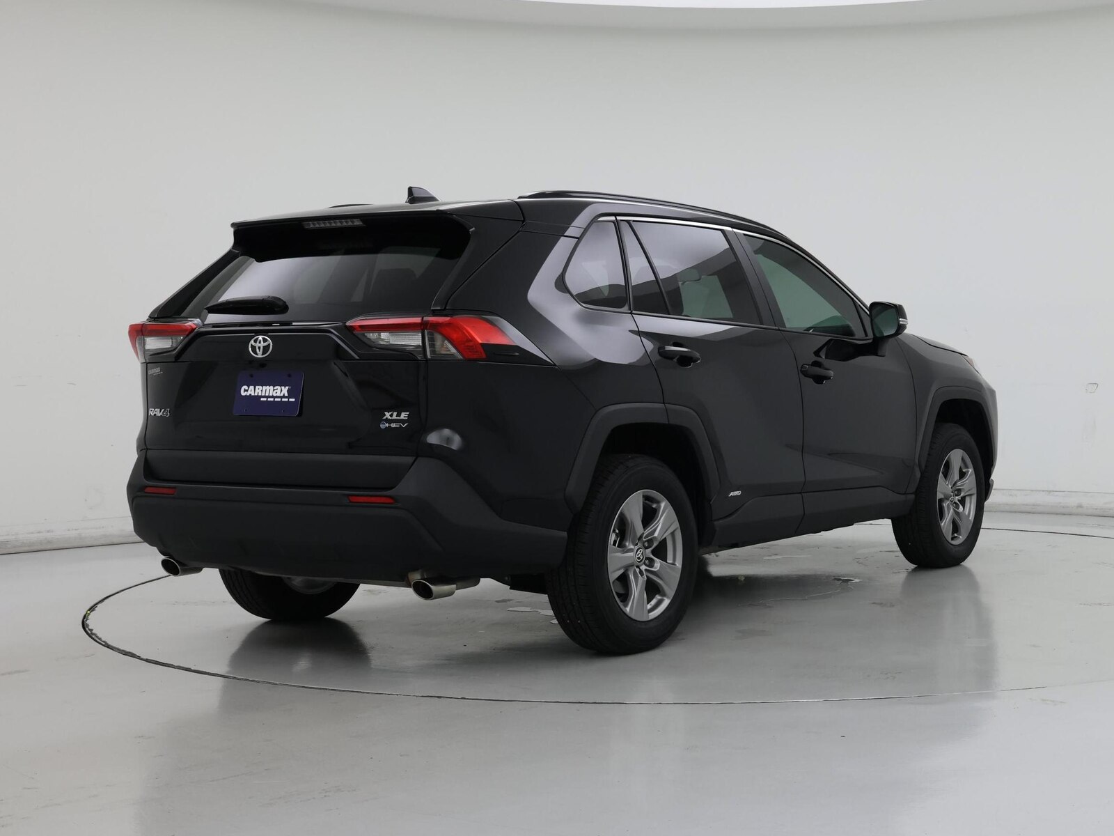 2025 Toyota RAV4 XLE - Photo 9