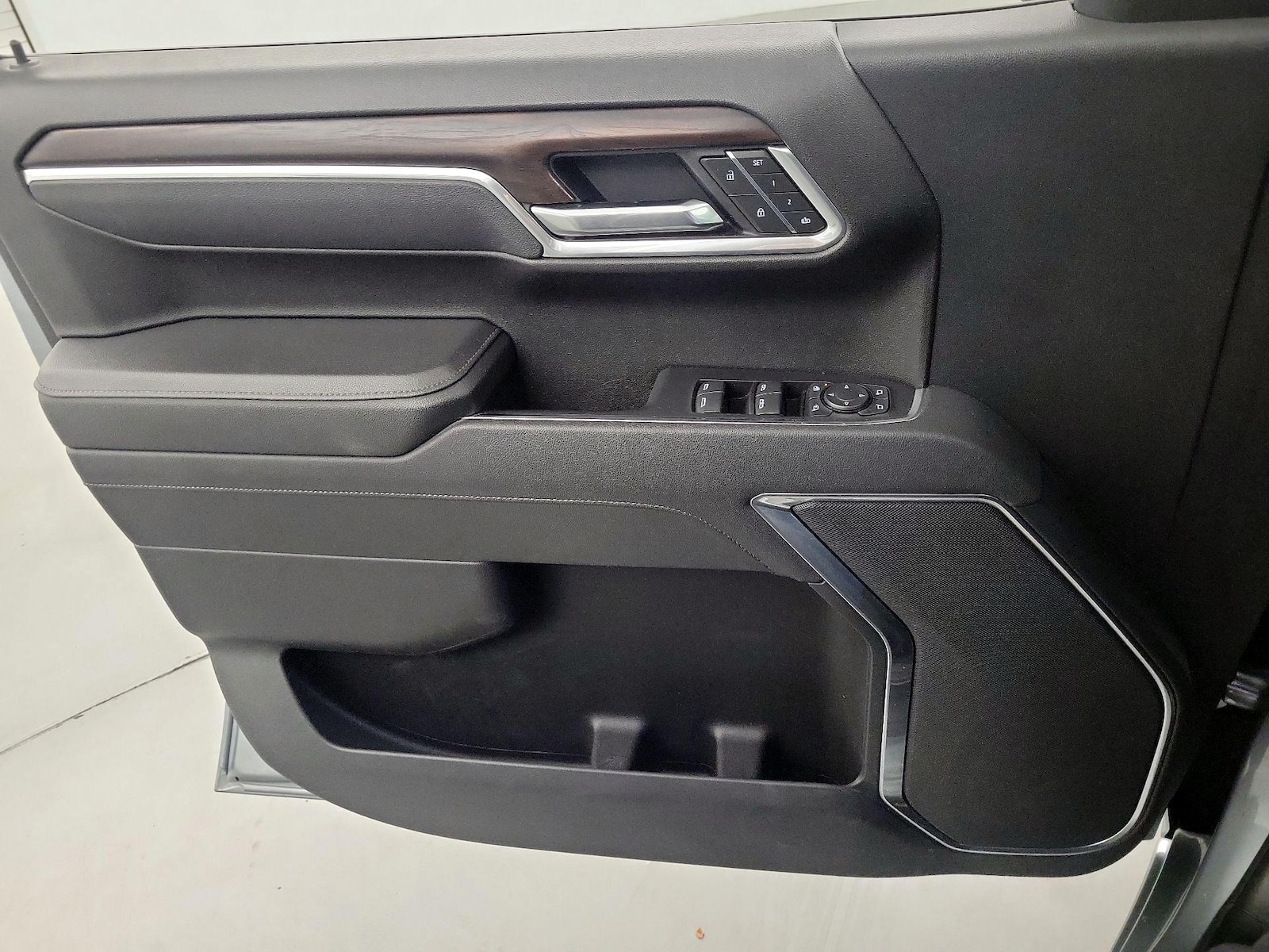 2025 GMC Sierra 1500 SLT - Photo 13
