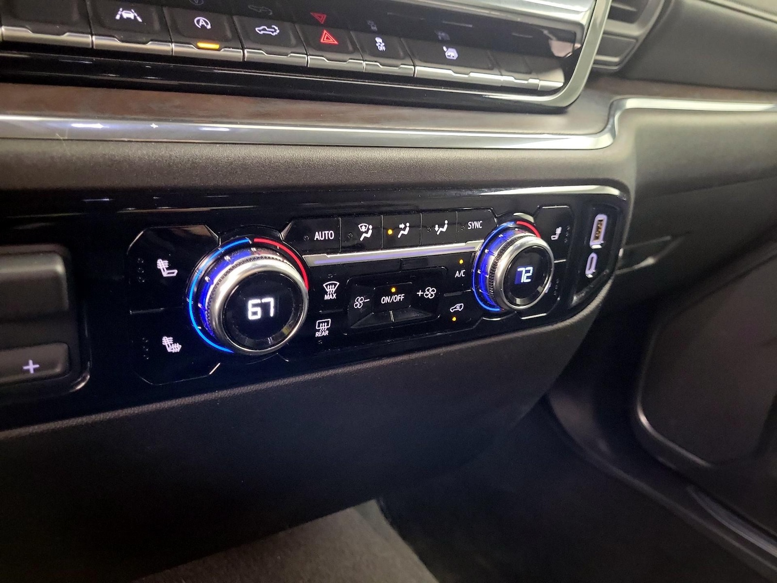 2025 GMC Sierra 1500 SLT - Photo 18