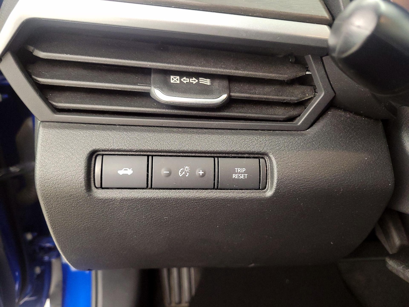2025 Nissan Altima SV - Photo 14