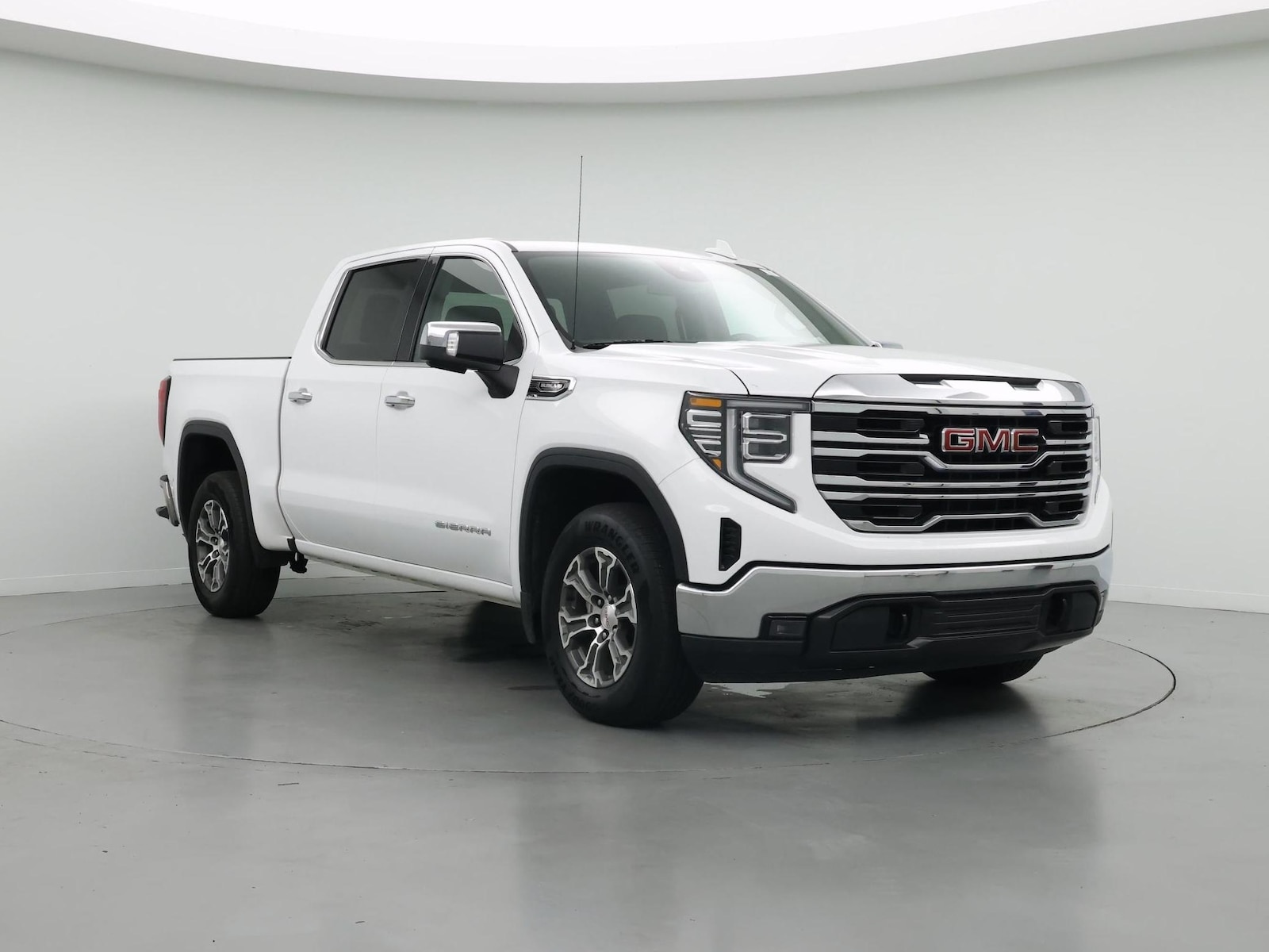 2025 GMC Sierra 1500 SLT - Photo 2