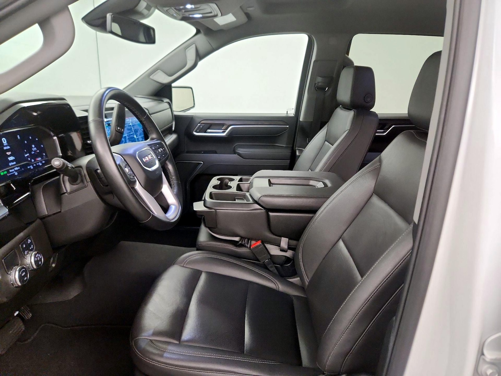 2025 GMC Sierra 1500 SLT - Photo 12