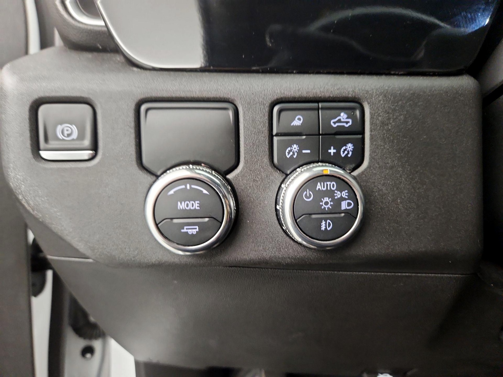 2025 GMC Sierra 1500 SLT - Photo 14