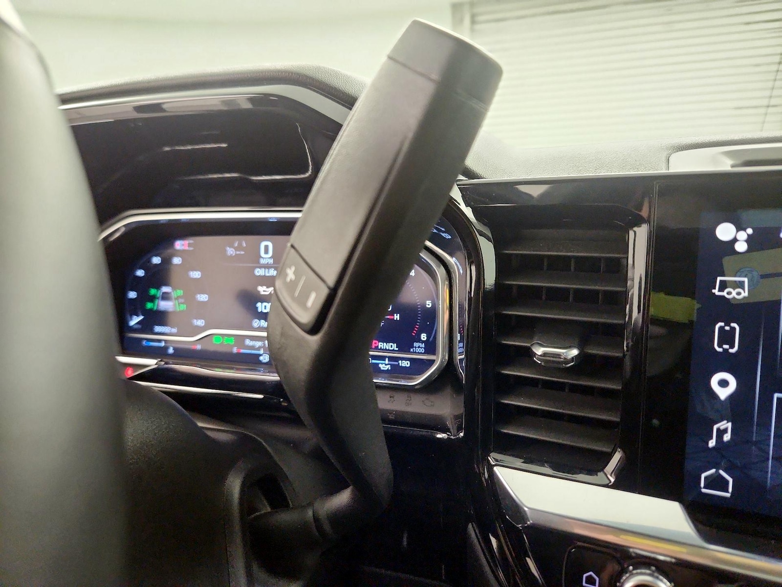 2025 GMC Sierra 1500 SLT - Photo 19