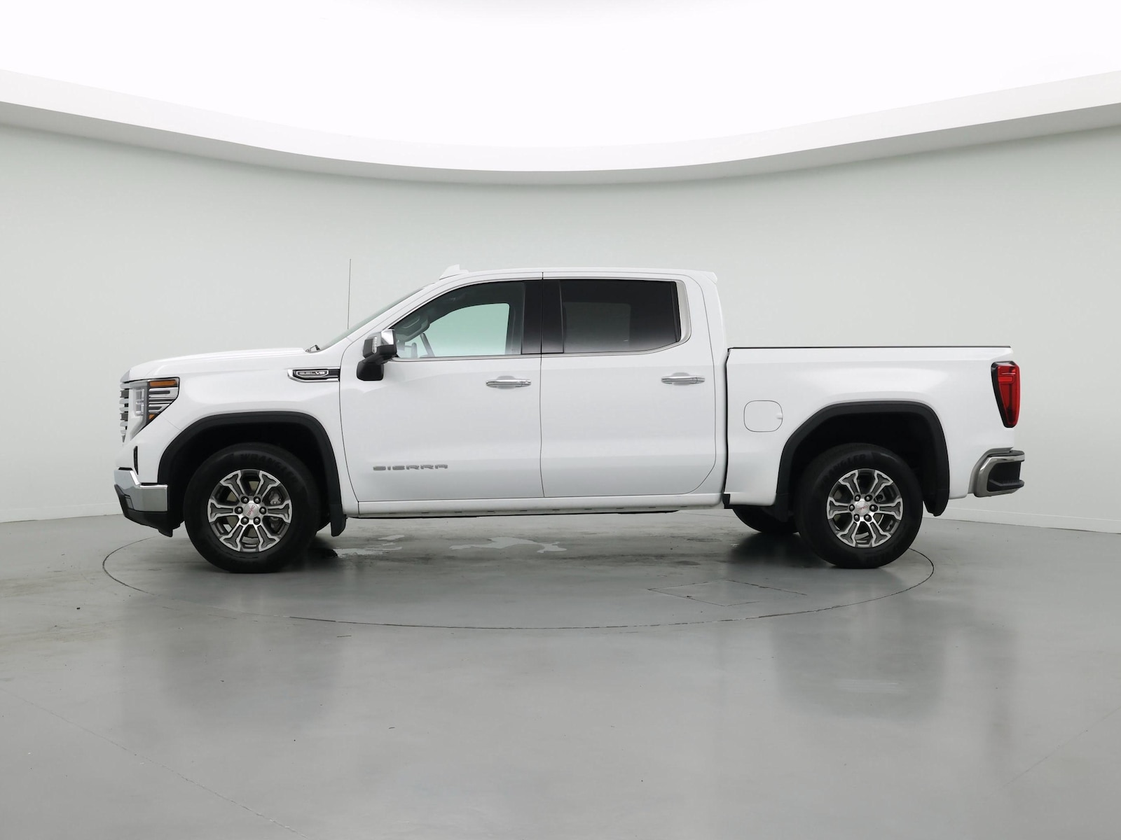 2025 GMC Sierra 1500 SLT - Photo 4