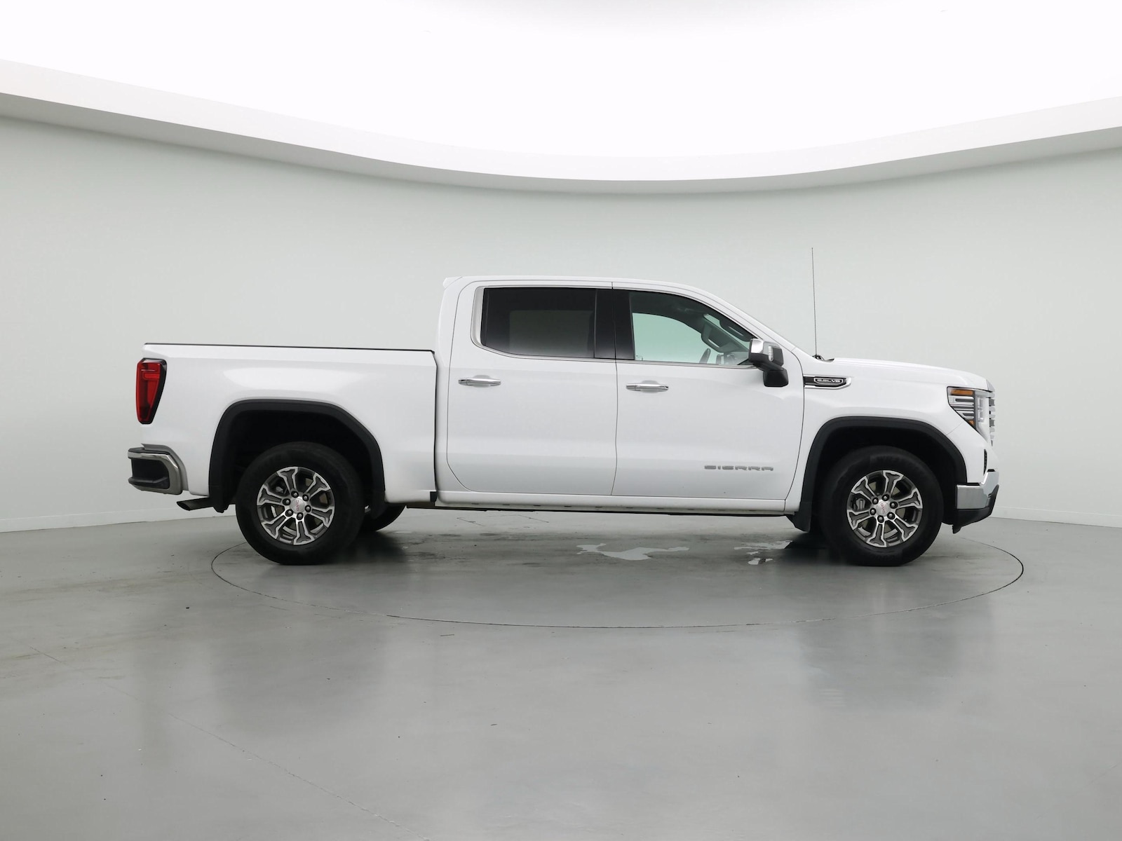 2025 GMC Sierra 1500 SLT - Photo 8