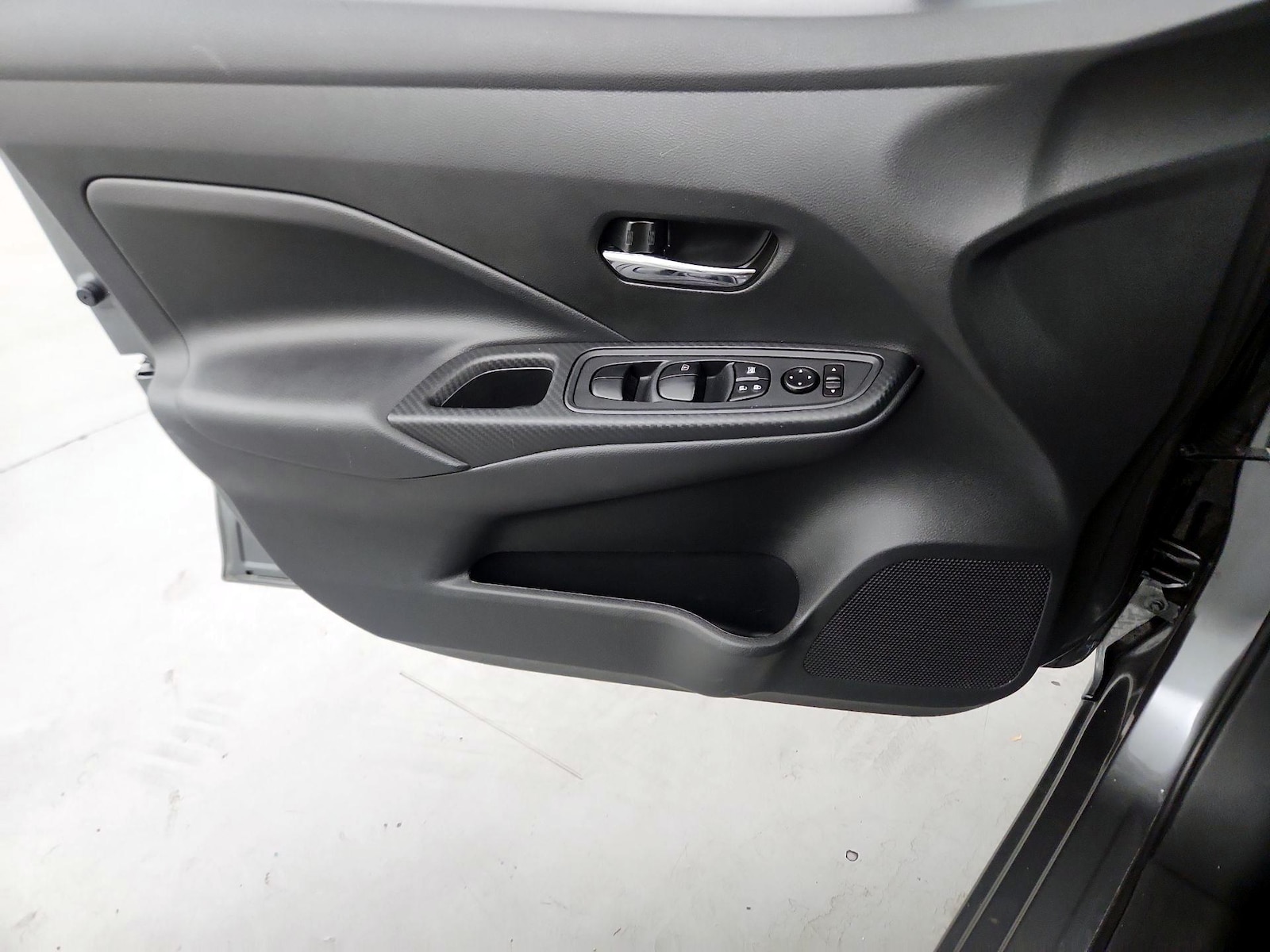 2025 Nissan Versa Sedan SV - Photo 13