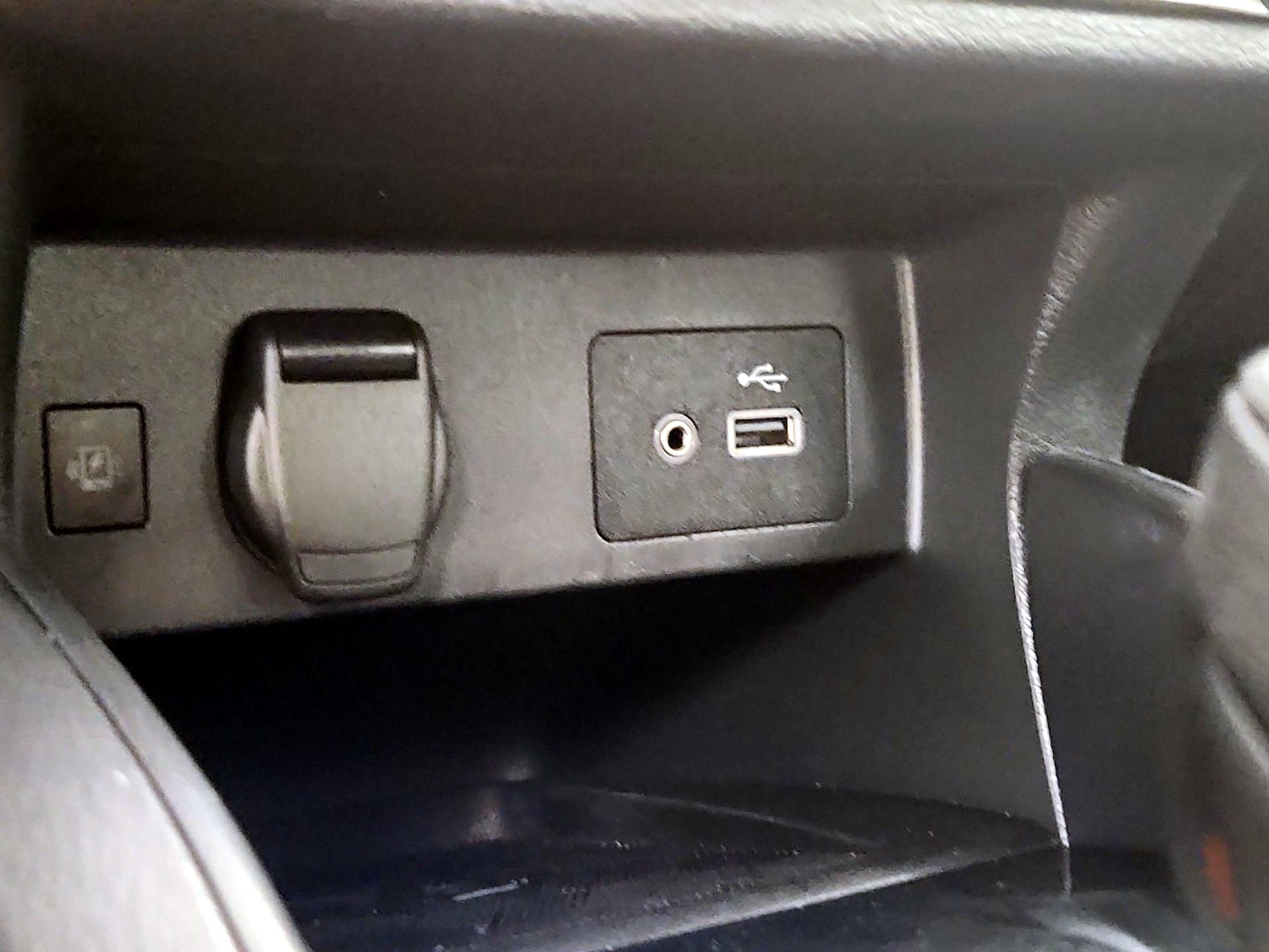 2025 Nissan Versa Sedan SV - Photo 18