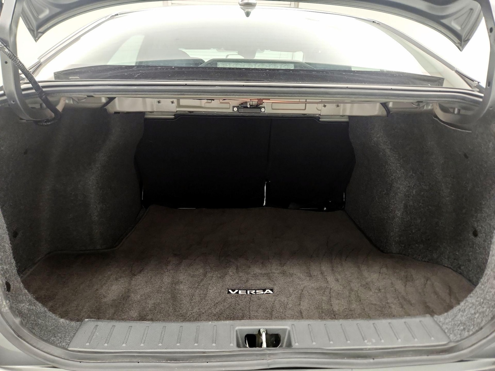 2025 Nissan Versa Sedan SV - Photo 20