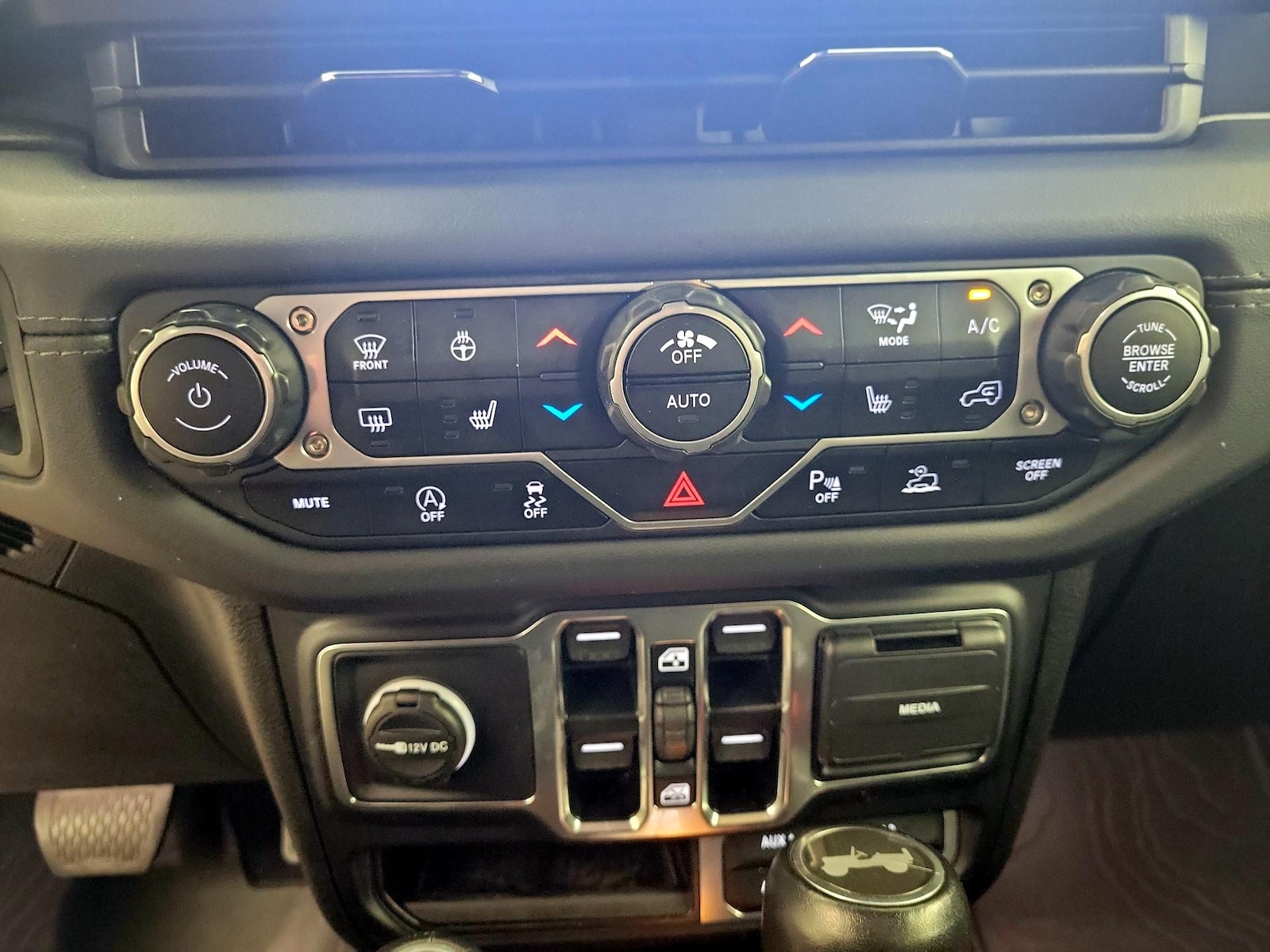 2024 Jeep Wrangler 4-Door Sahara - Photo 18