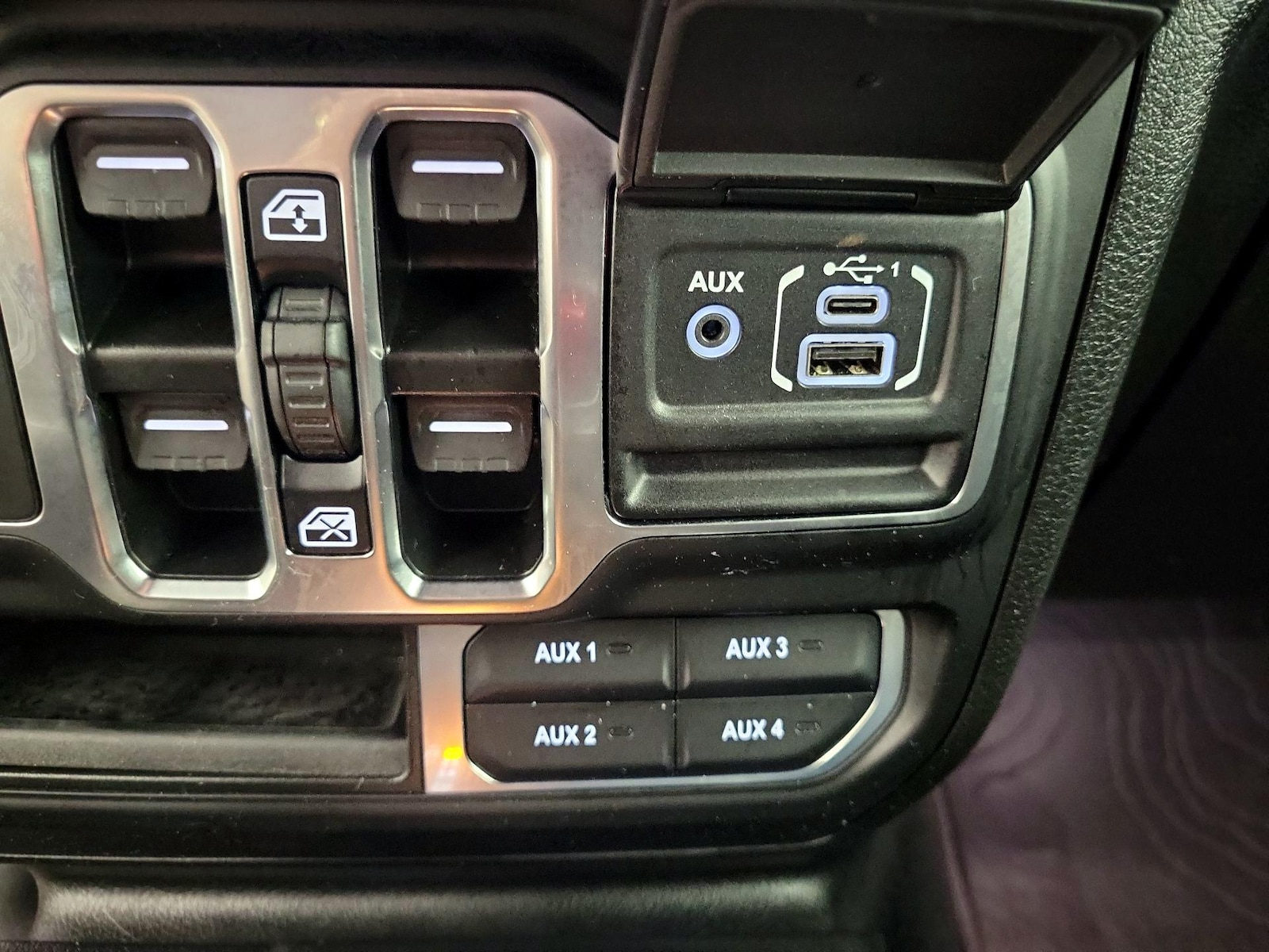 2024 Jeep Wrangler 4-Door Sahara - Photo 20