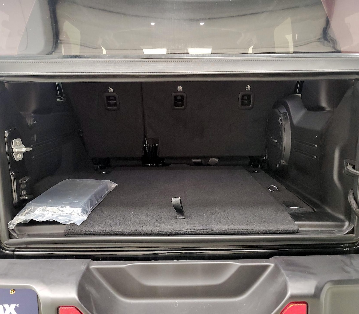 Trunk/Cargo (Seats Up)