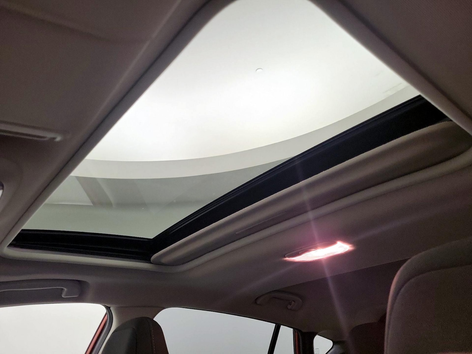 Sunroof(s) & Overhead Airbags