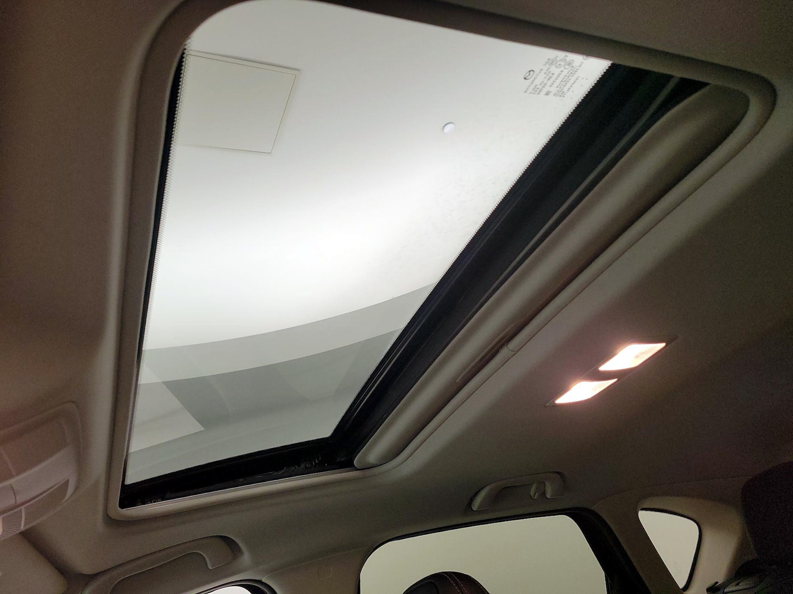 Sunroof(s) & Overhead Airbags