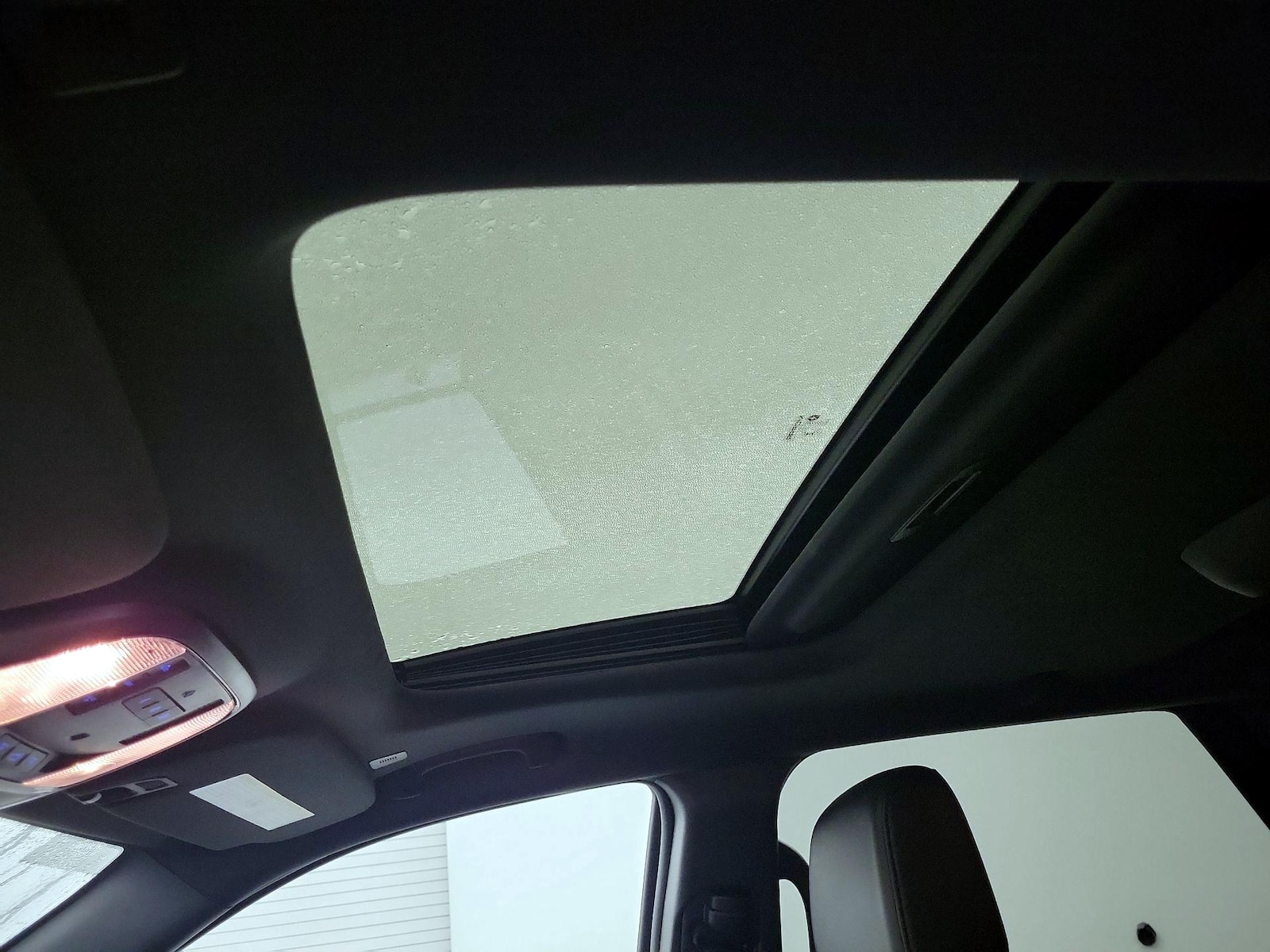 Sunroof(s) & Overhead Airbags
