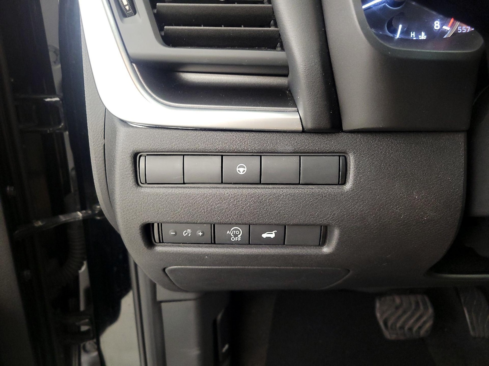 2025 Nissan Rogue SV - Photo 14