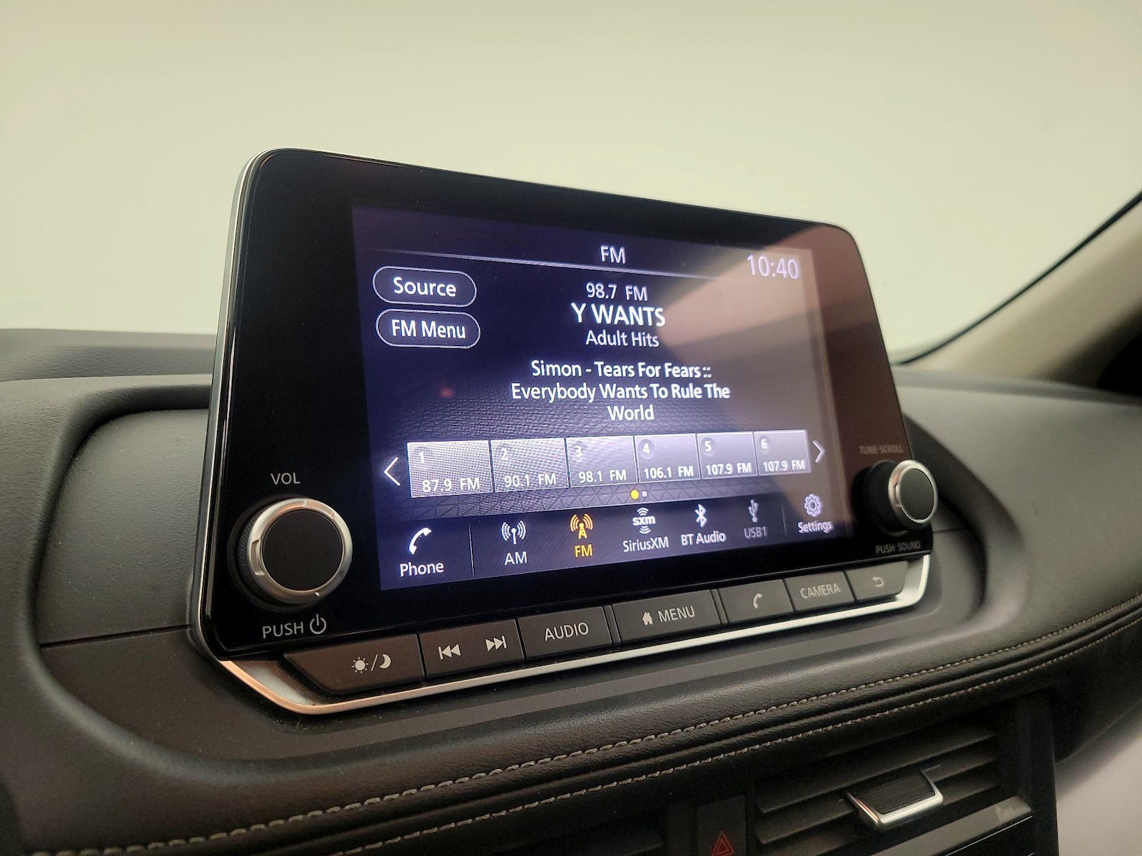 2025 Nissan Rogue SV - Photo 16