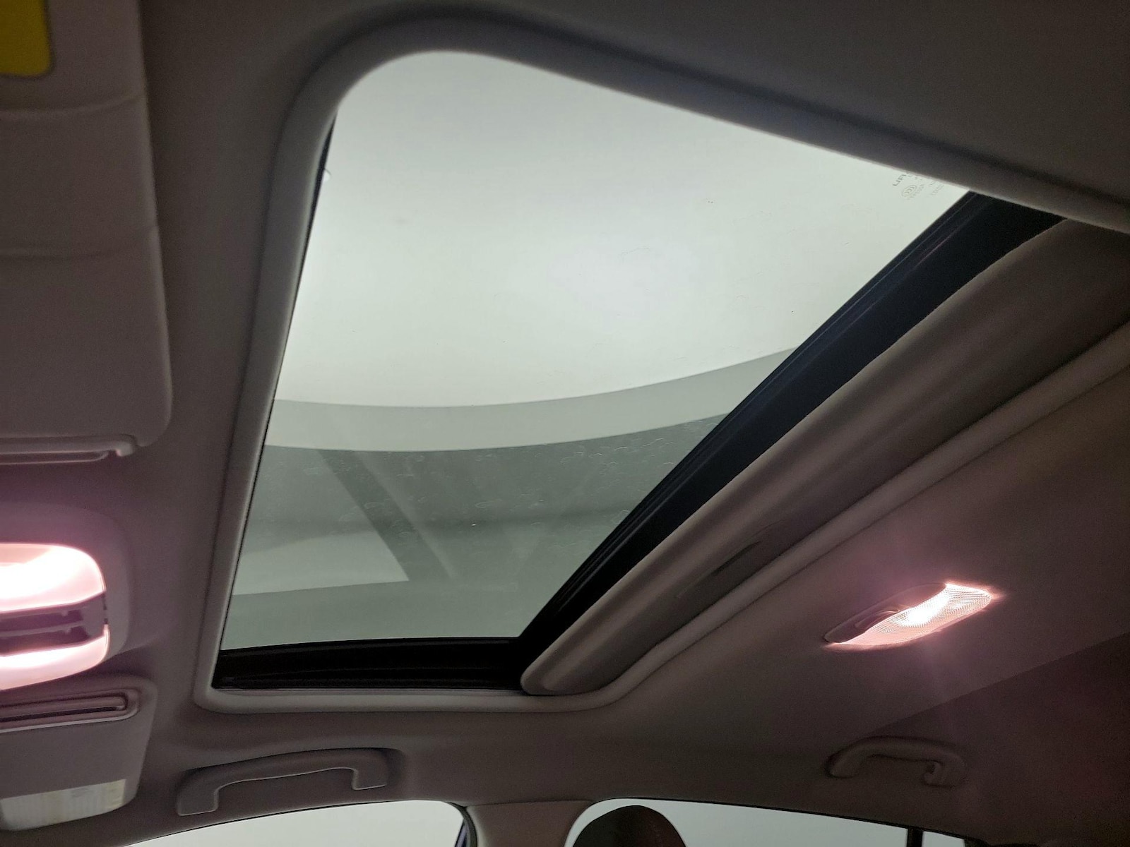 Sunroof(s) & Overhead Airbags