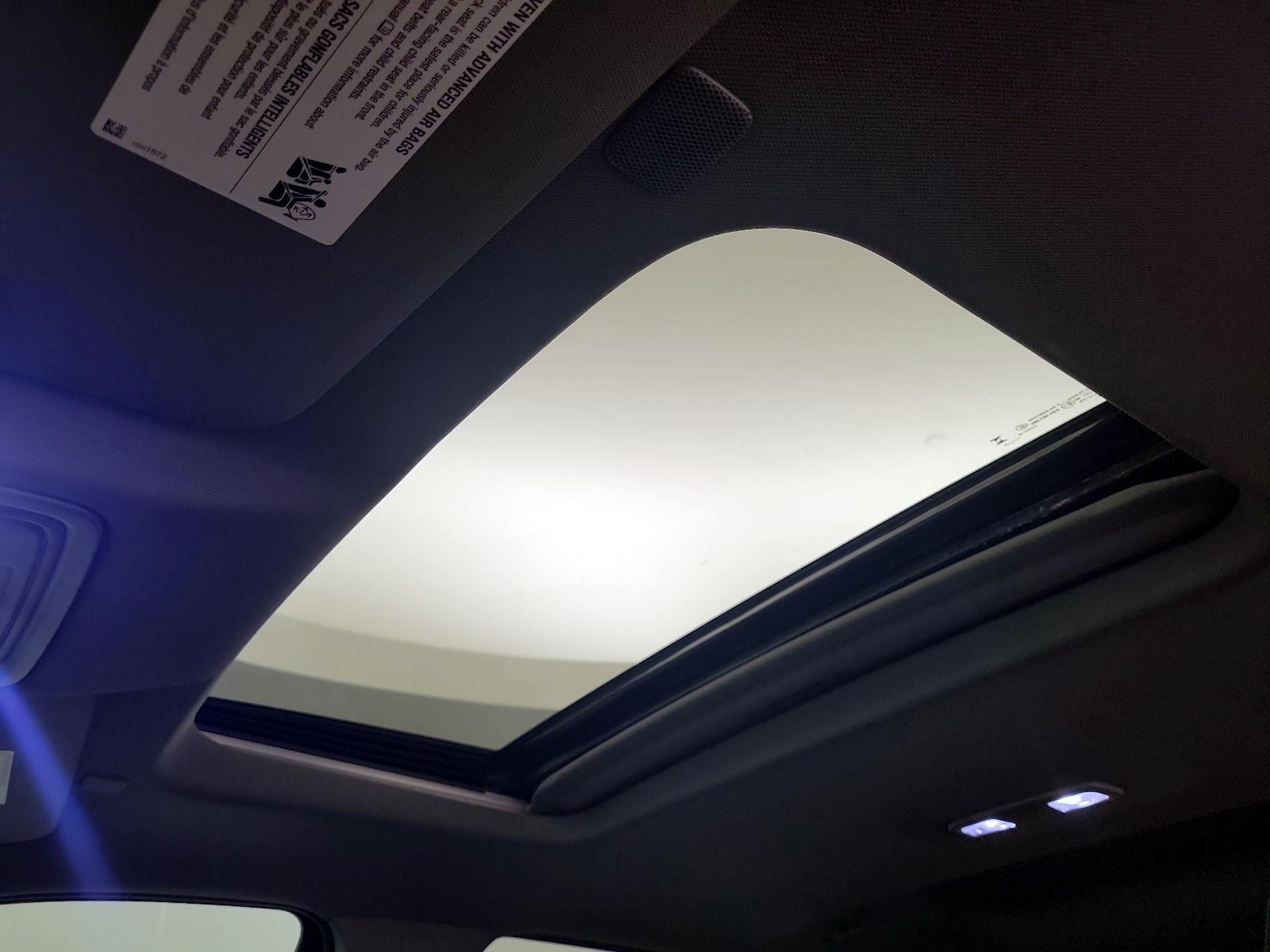 Sunroof(s) & Overhead Airbags