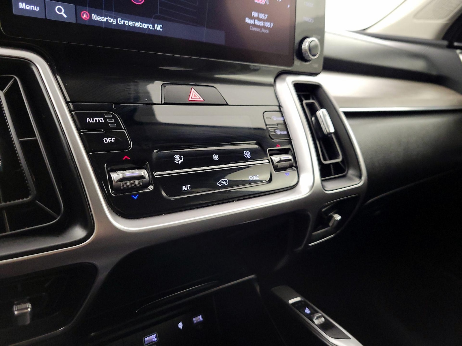 2023 Kia Sorento EX - Photo 17