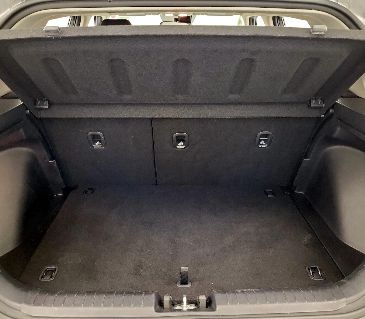 Trunk/Cargo (Seats Up)