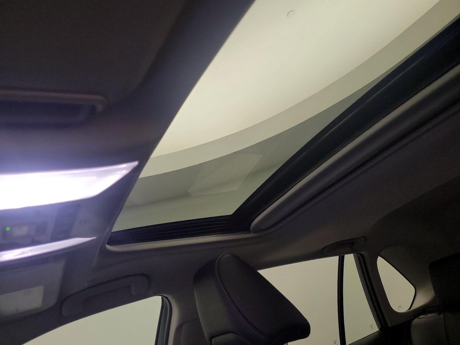 Sunroof(s) & Overhead Airbags