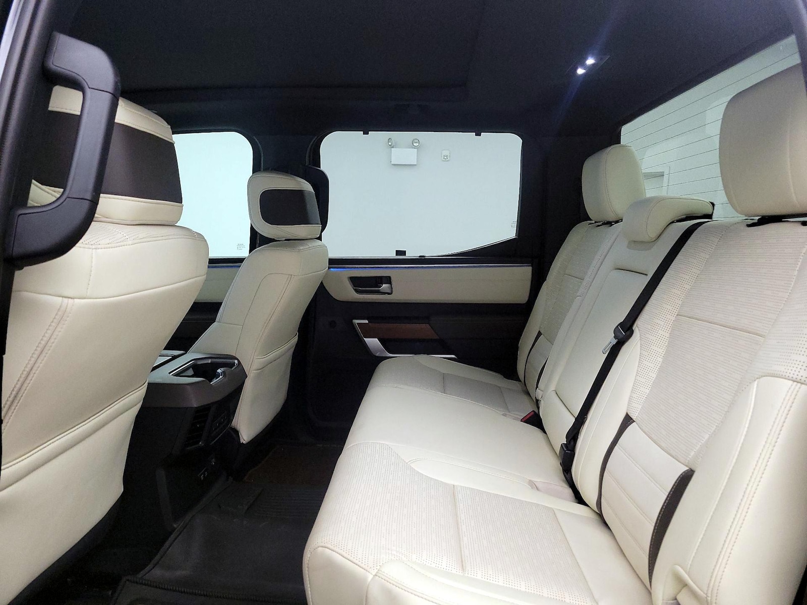 Rear A/C Seat(s)