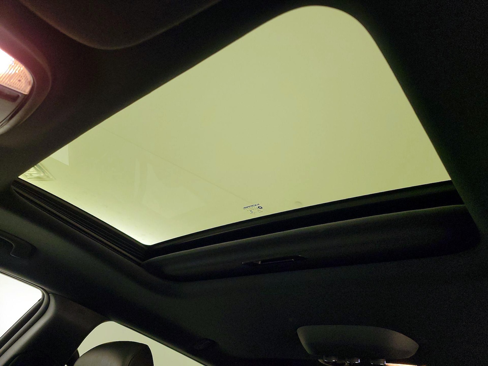 Sunroof(s) & Overhead Airbags