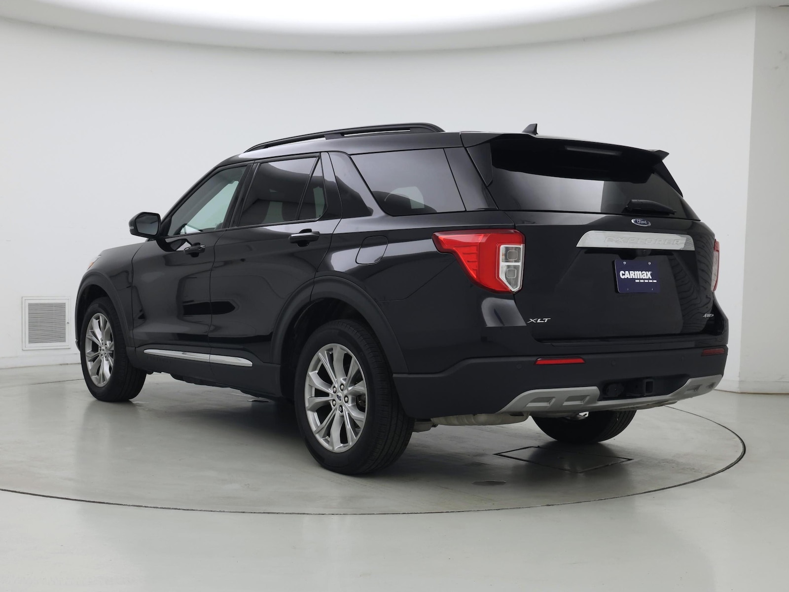 2024 Ford Explorer XLT - Photo 3