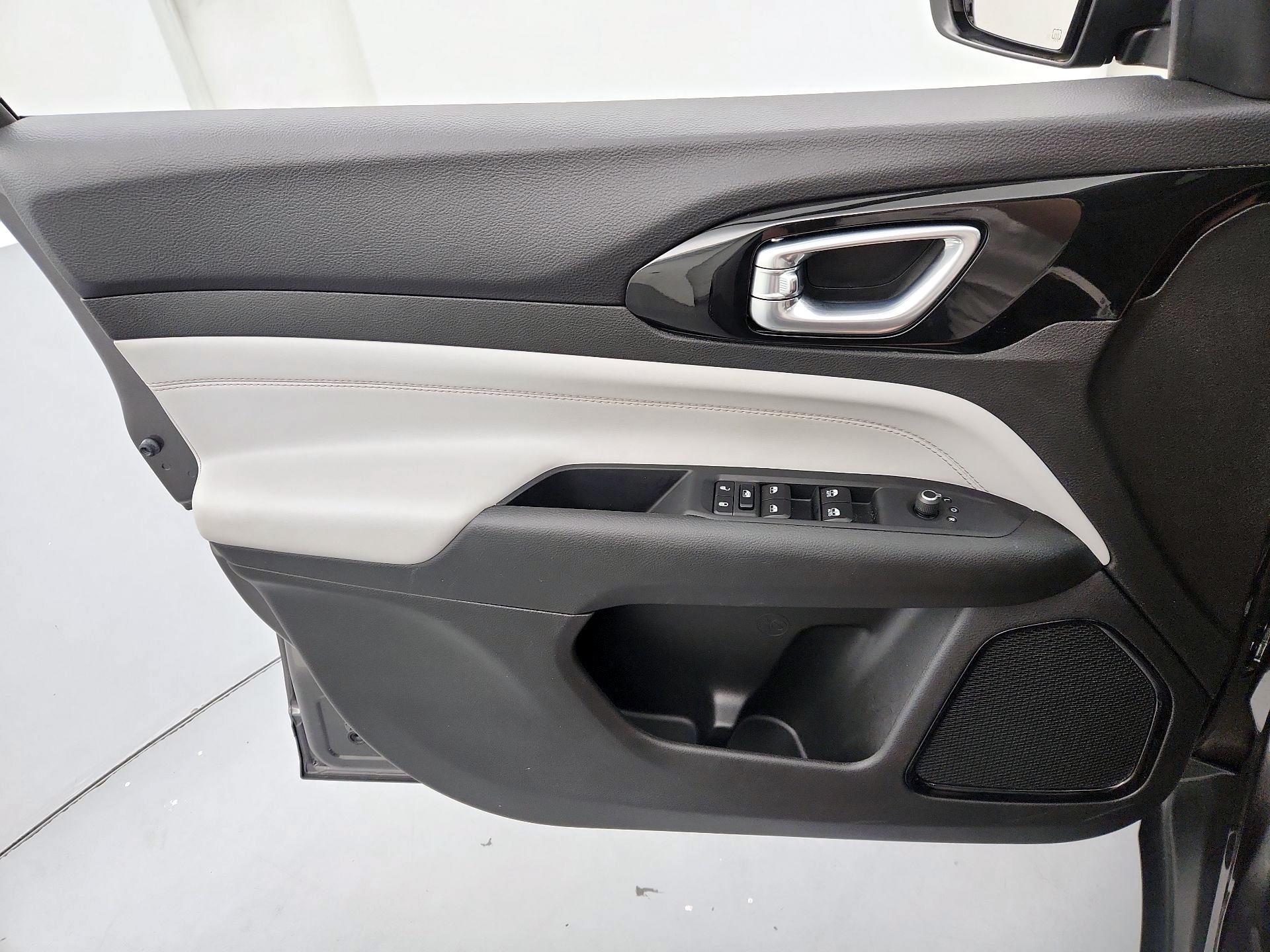 Thumbnail: 2023 Jeep Compass - 12
