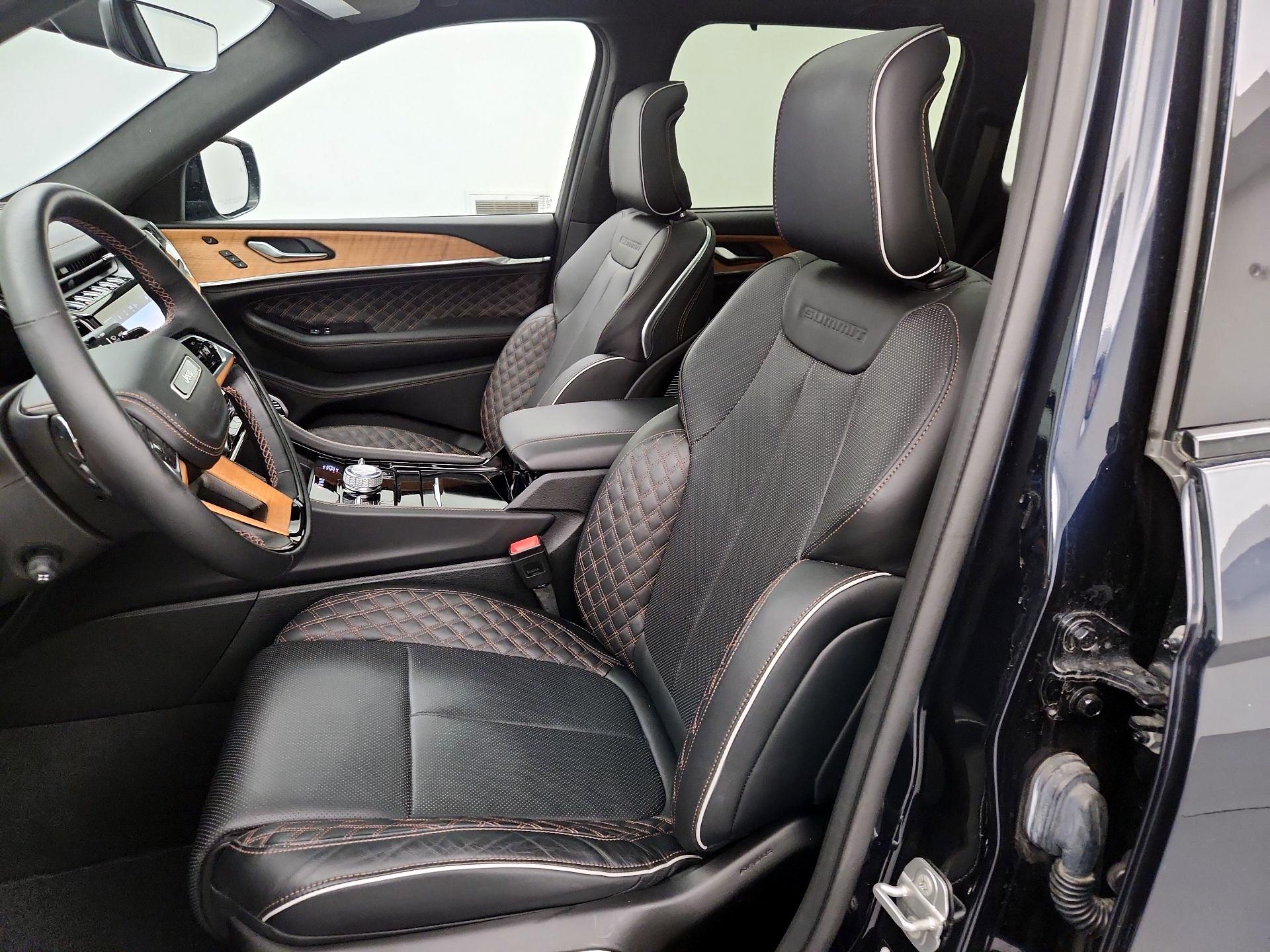 Thumbnail: 2022 Jeep Grand Cherokee - 11