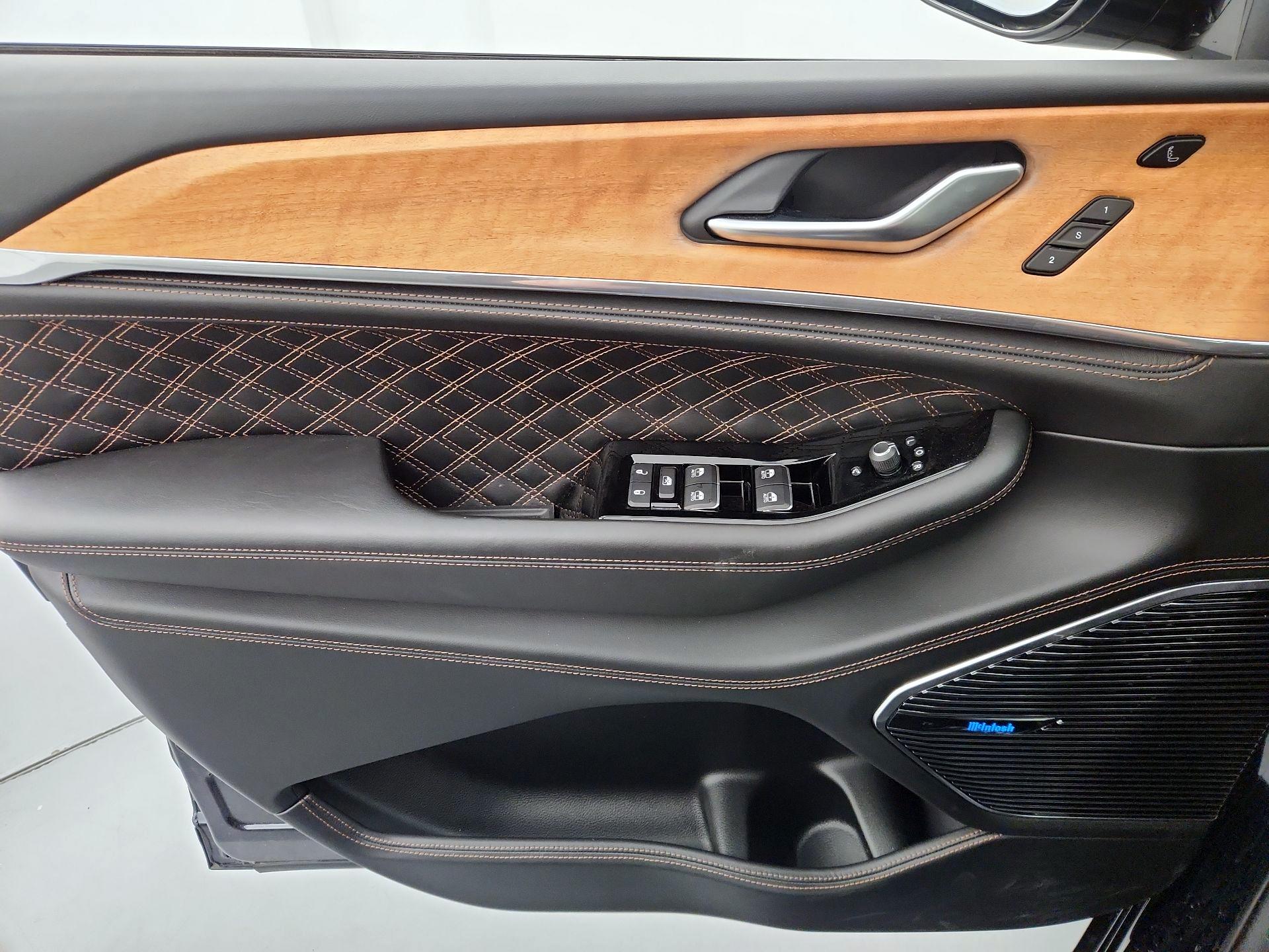 Thumbnail: 2022 Jeep Grand Cherokee - 12