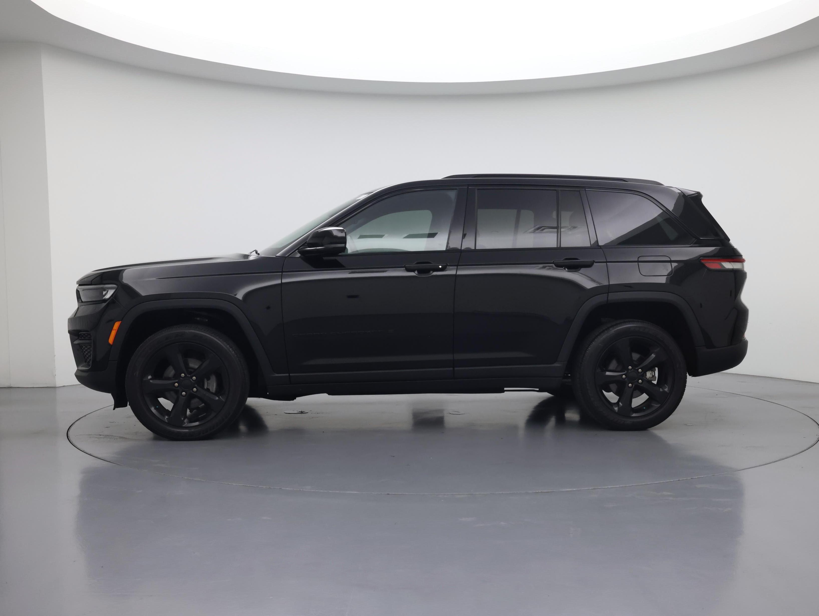 Thumbnail: 2024 Jeep Grand Cherokee - 3