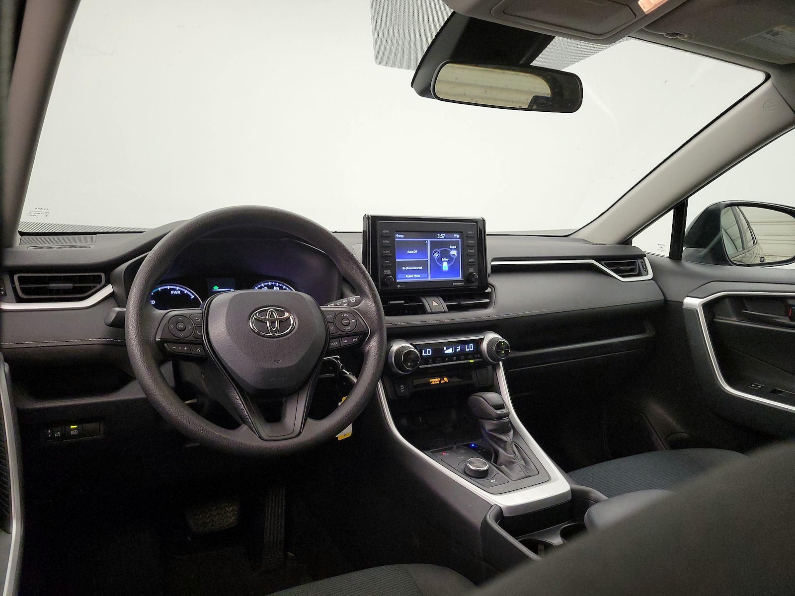 2021 Toyota RAV4 LE - Photo 10