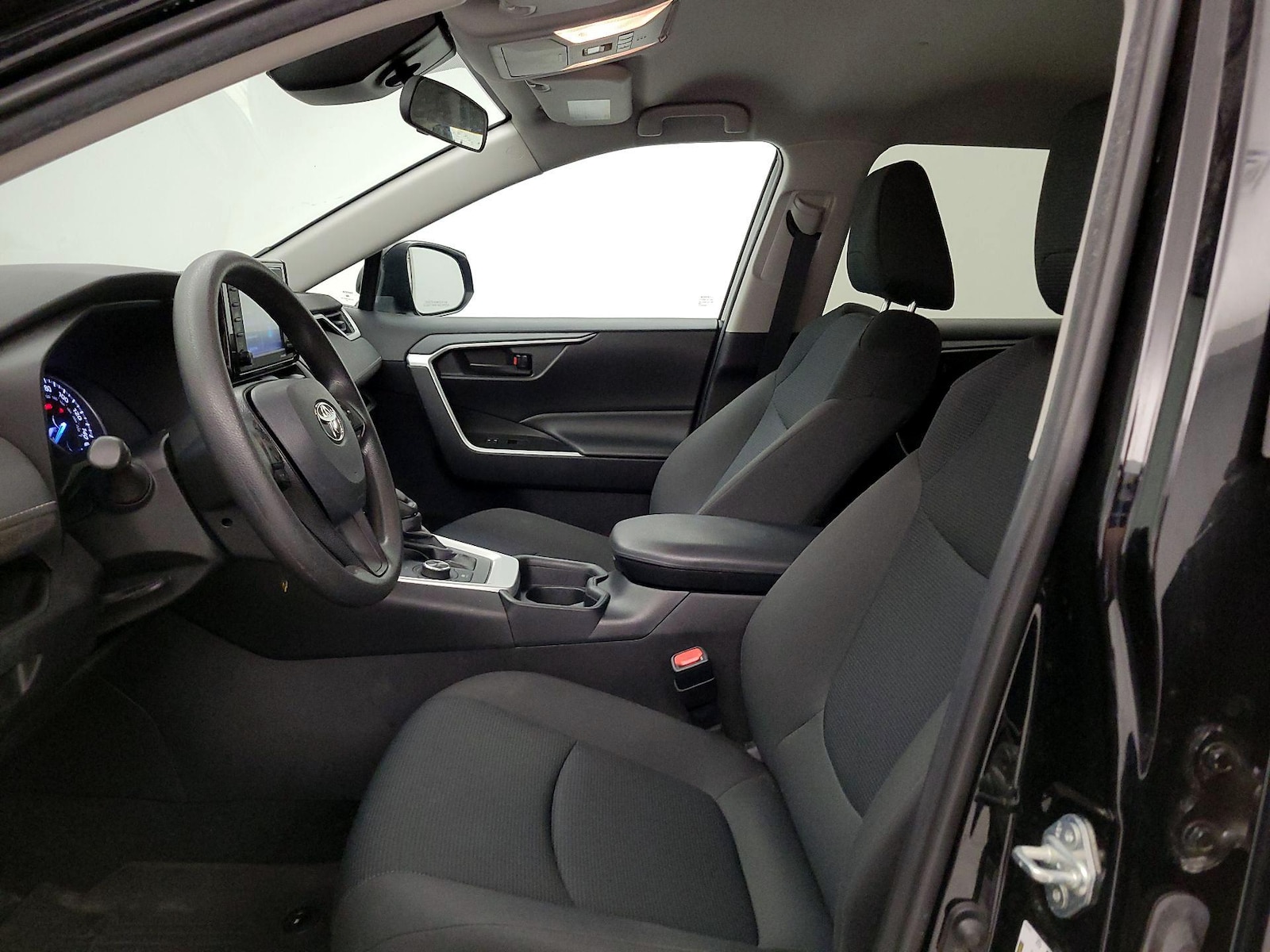 2021 Toyota RAV4 LE - Photo 12
