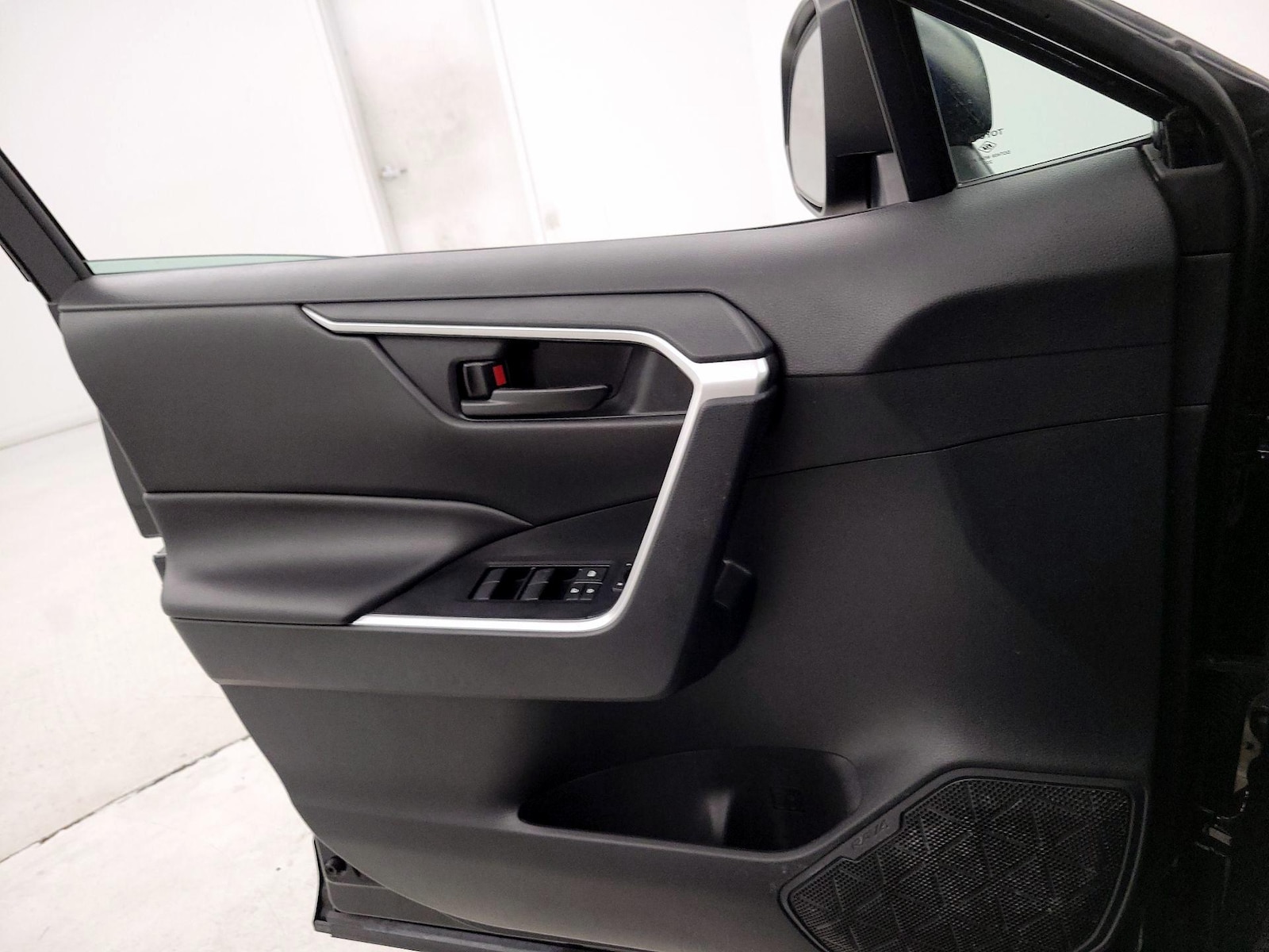 2021 Toyota RAV4 LE - Photo 13