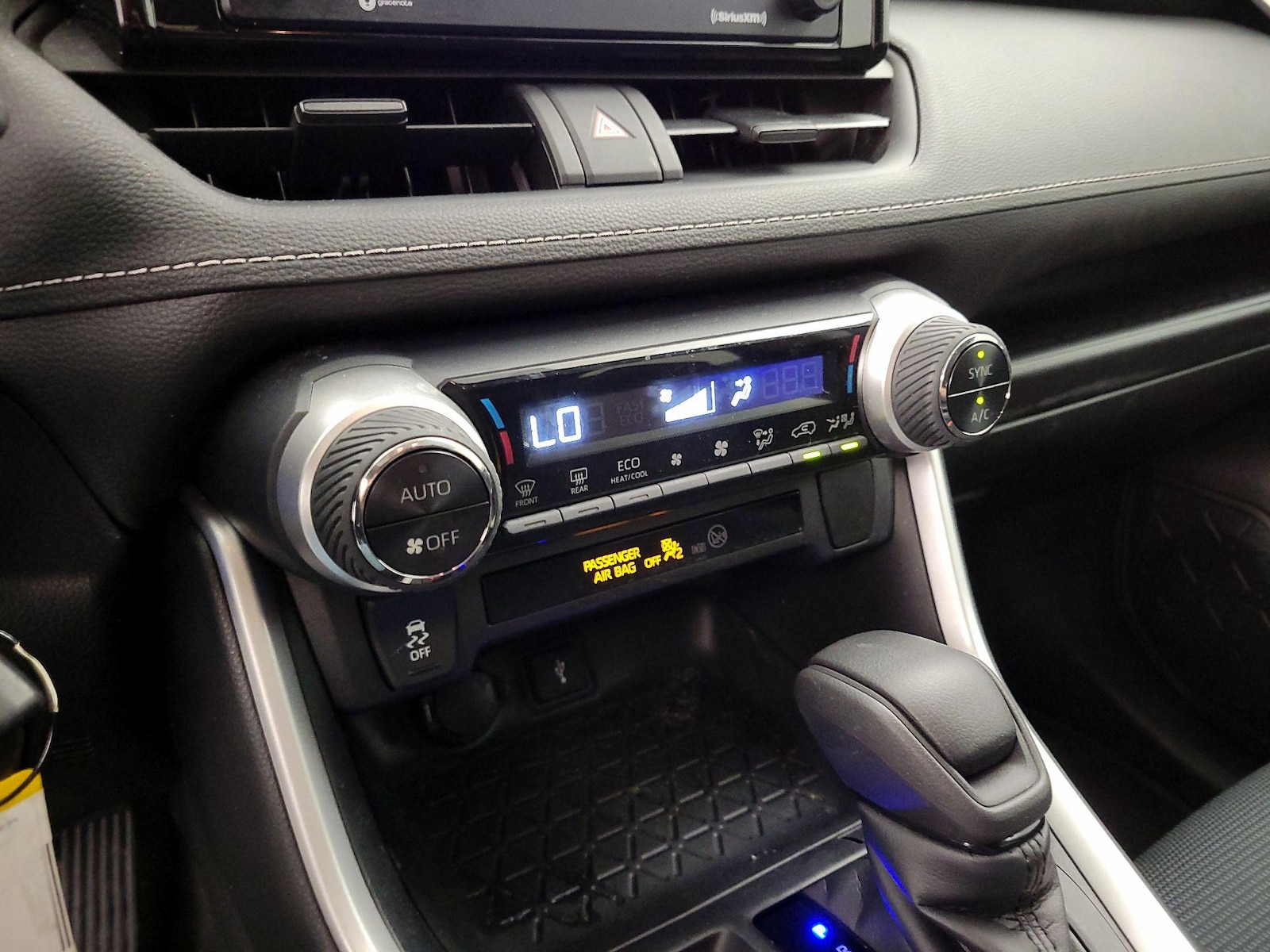 2021 Toyota RAV4 LE - Photo 17