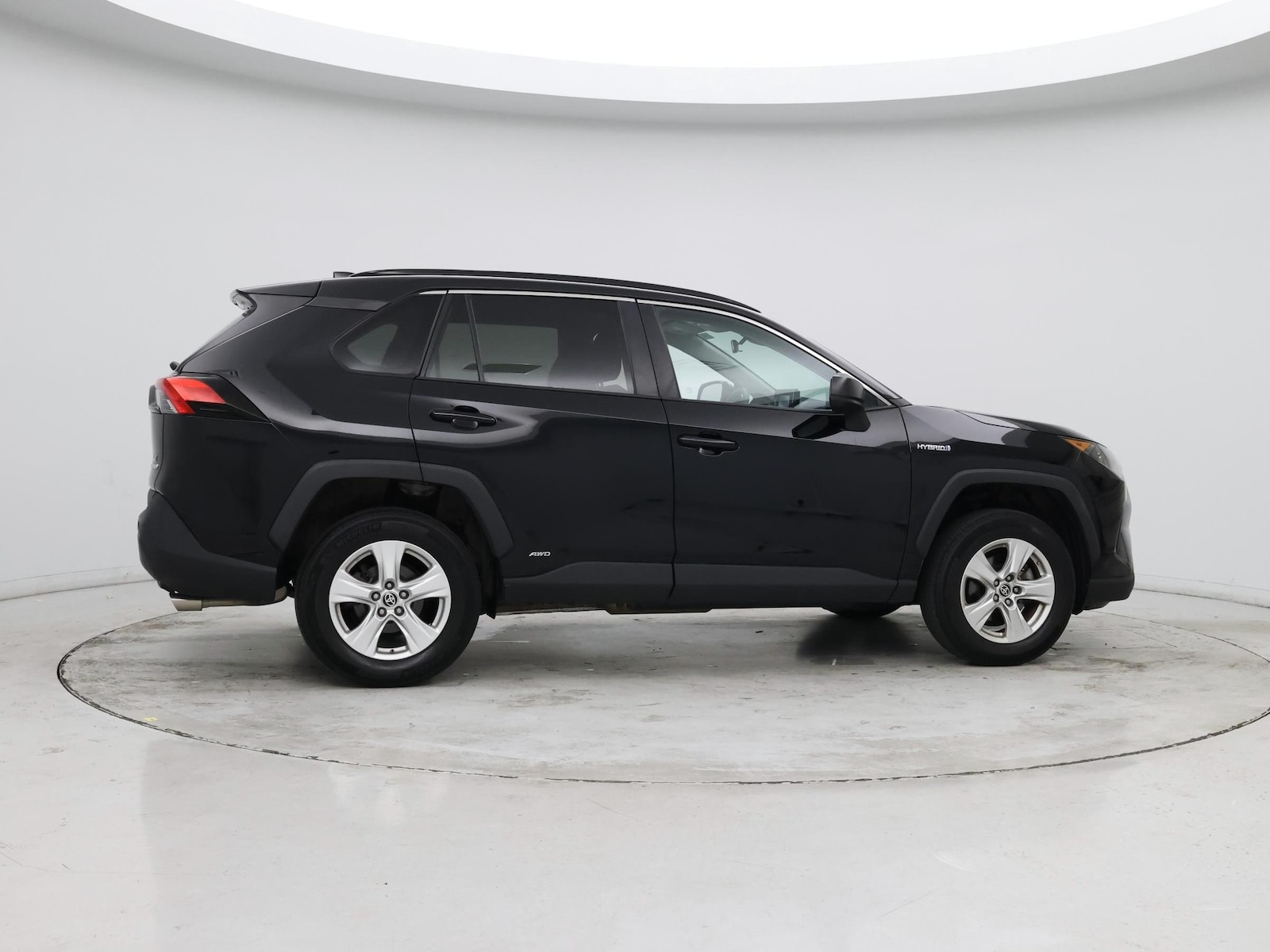 2021 Toyota RAV4 LE - Photo 9