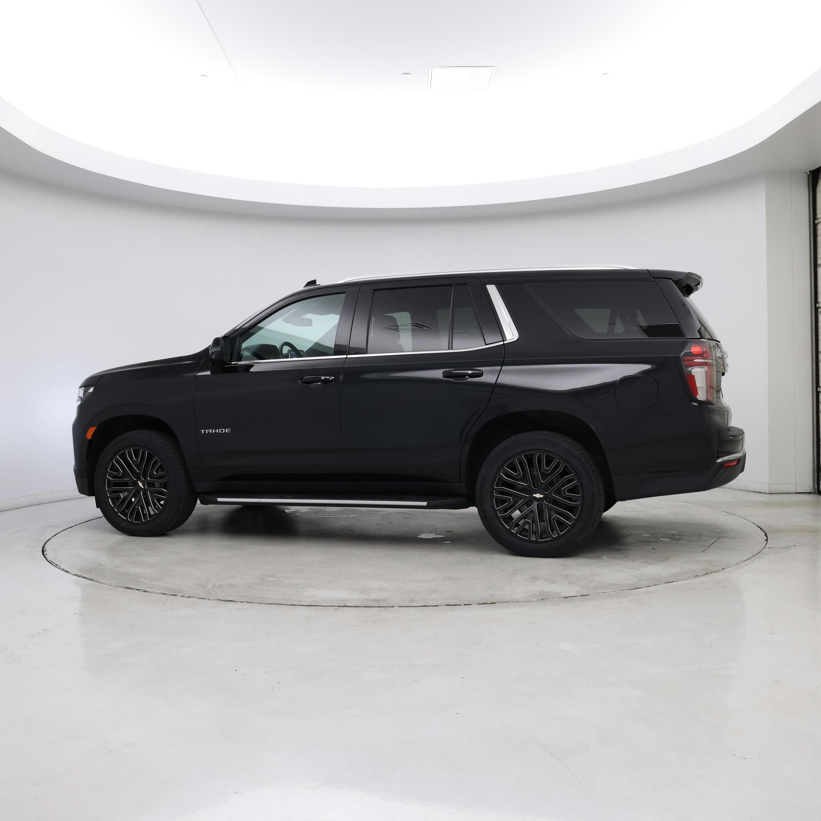 Thumbnail: 2021 Chevrolet Tahoe - 3