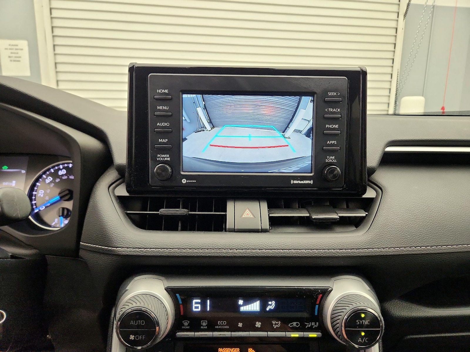 2021 Toyota RAV4 LE - Photo 15