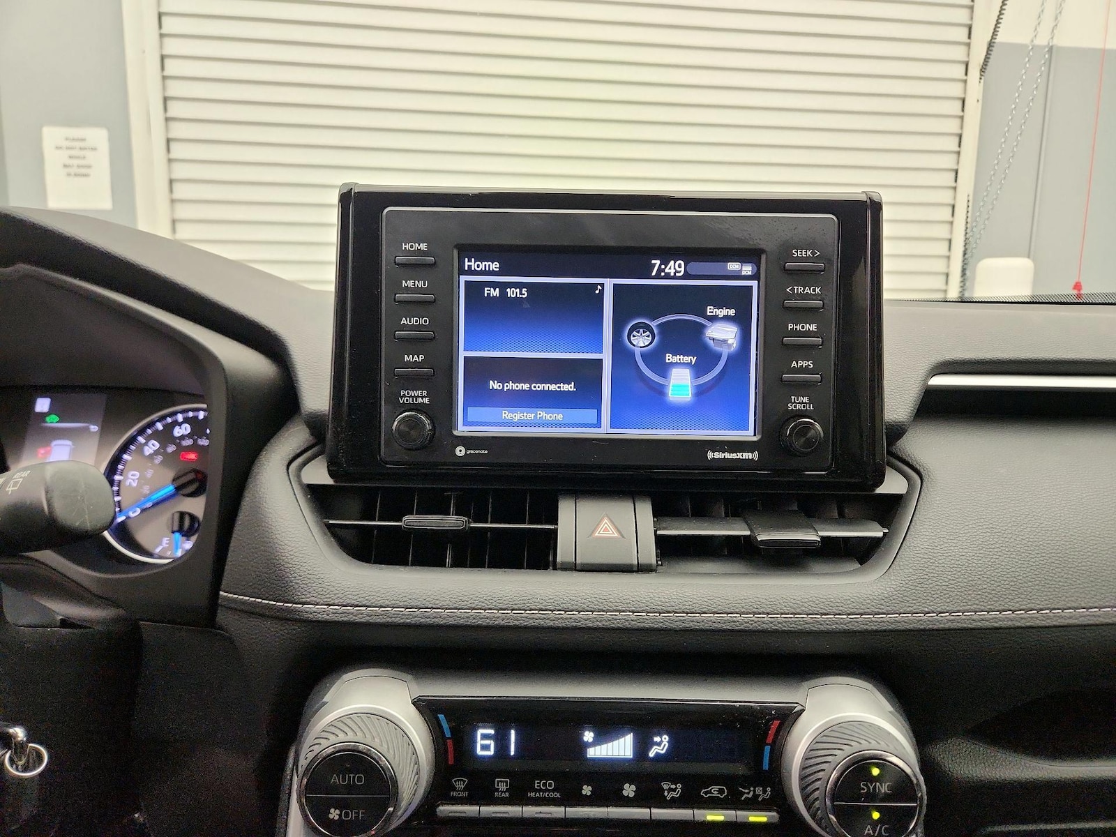 2021 Toyota RAV4 LE - Photo 16