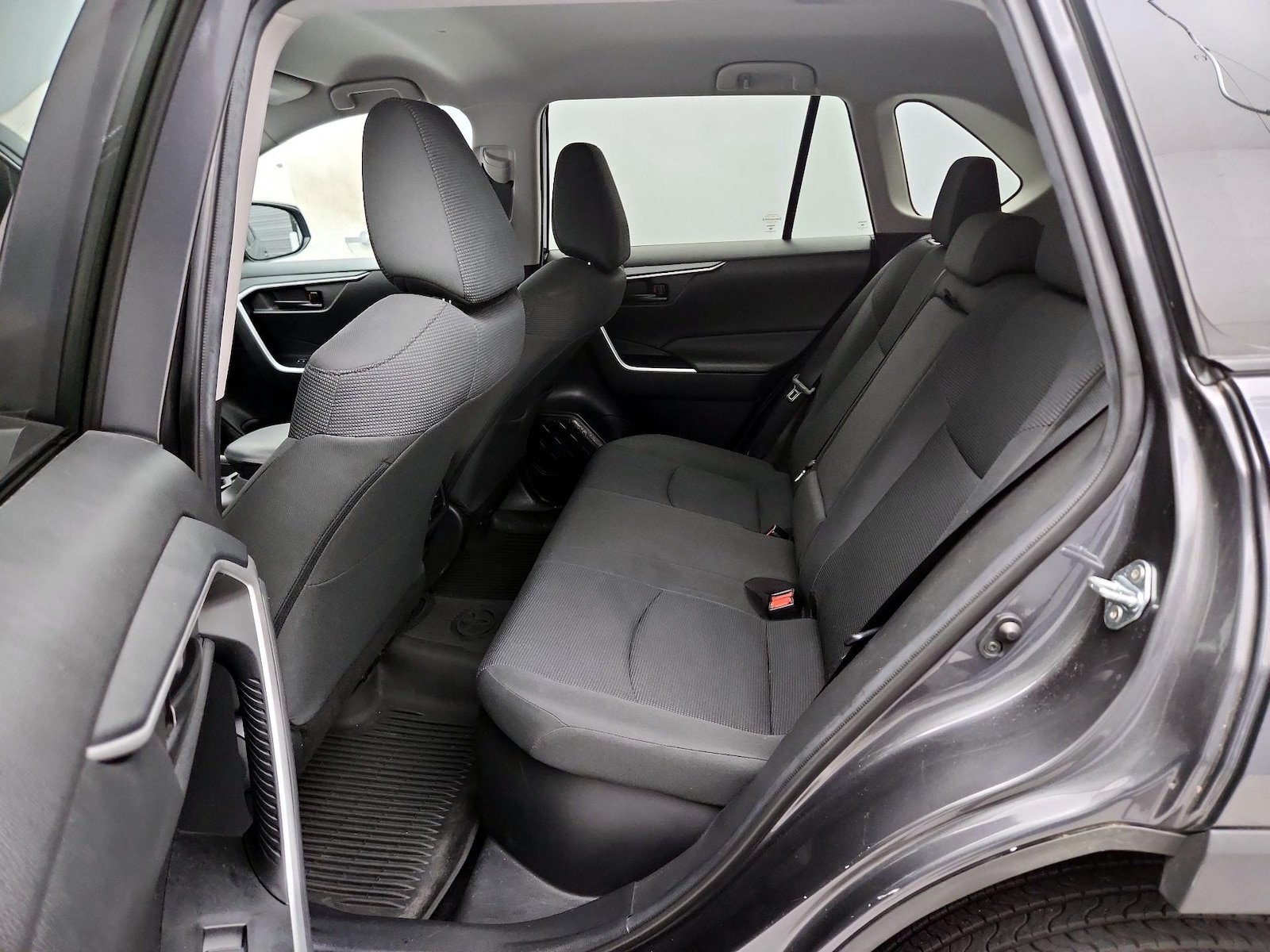 2021 Toyota RAV4 LE - Photo 20