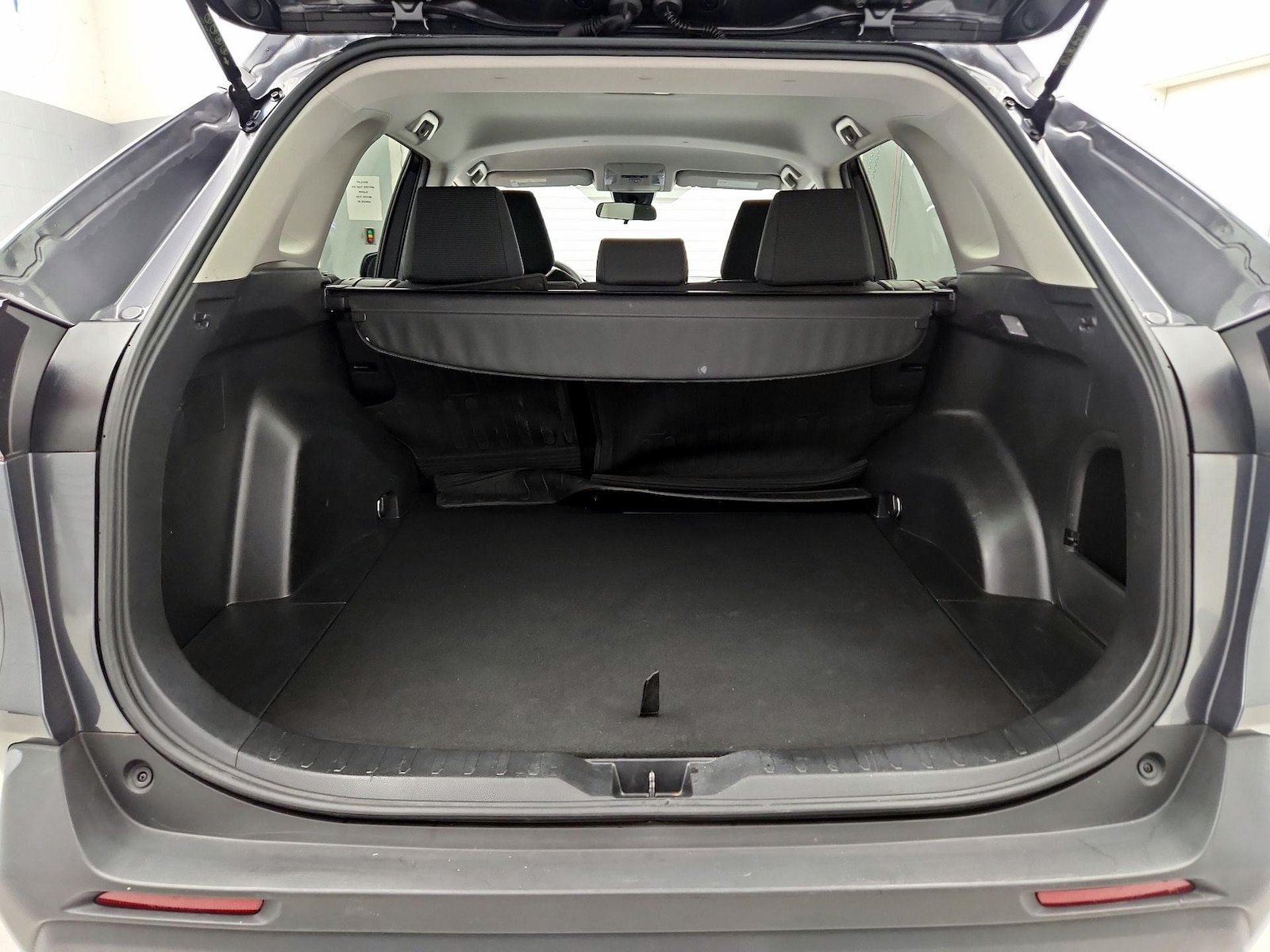 2021 Toyota RAV4 LE - Photo 21