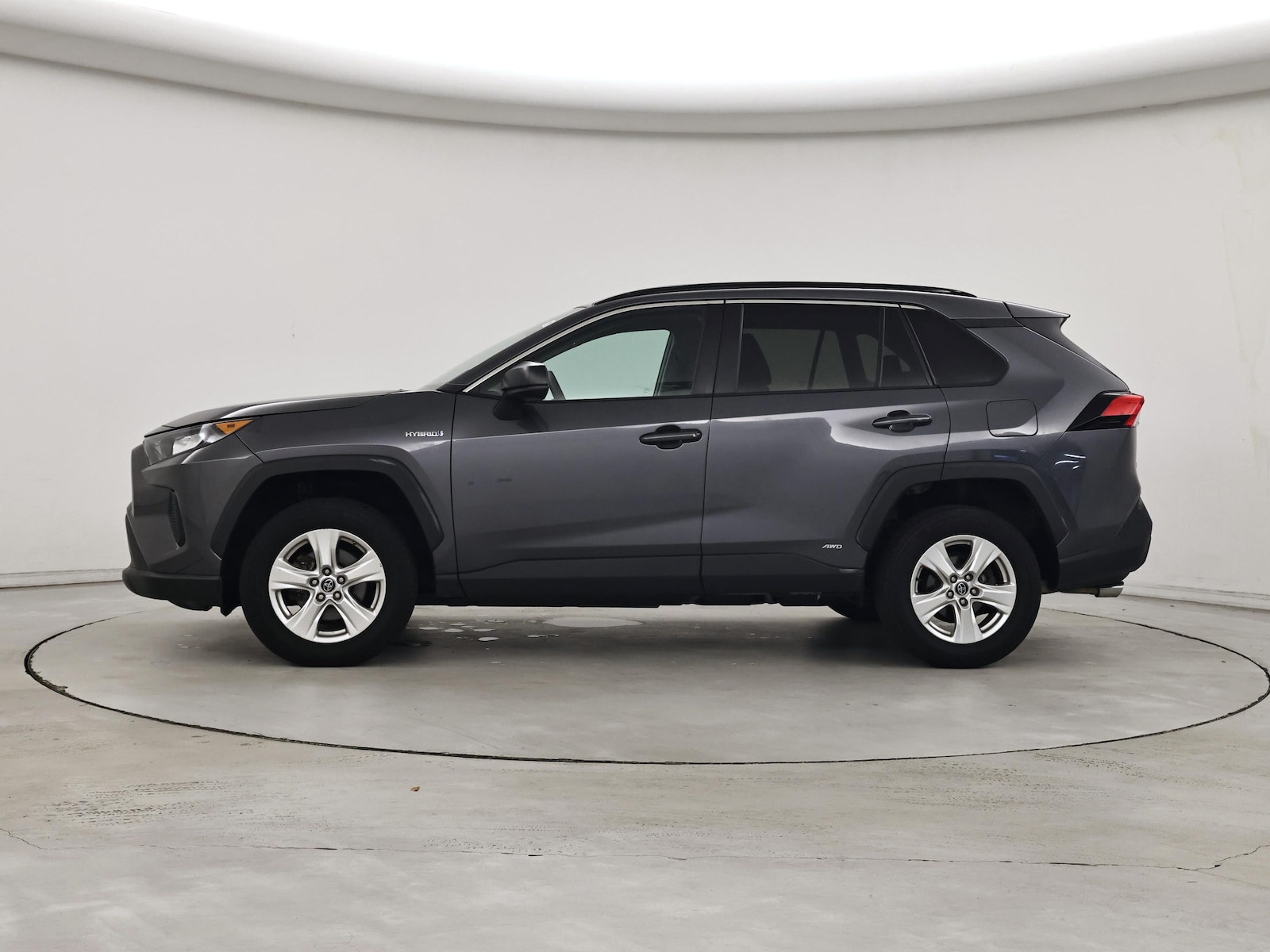 2021 Toyota RAV4 LE - Photo 4