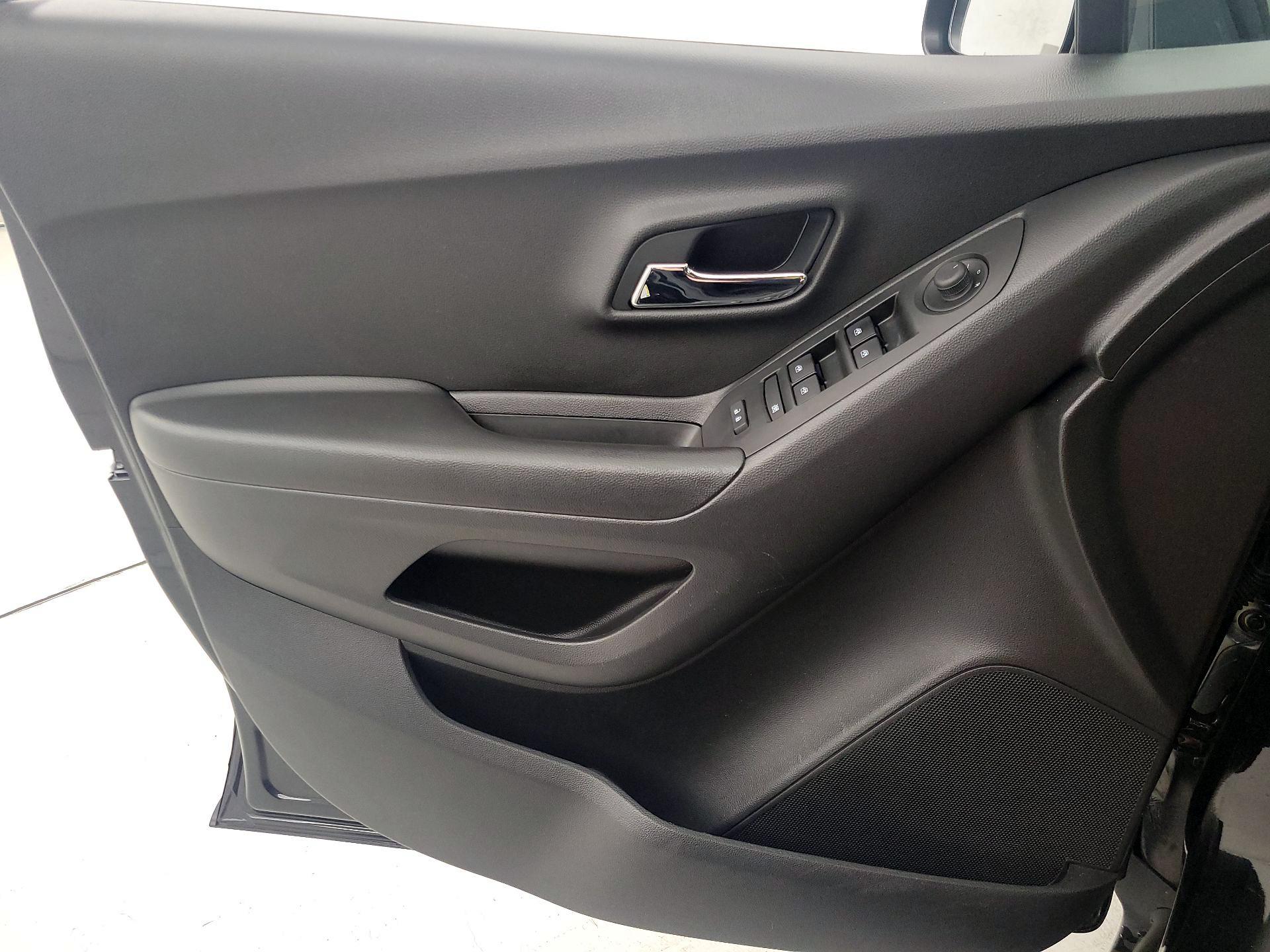 Thumbnail: 2021 Chevrolet Trax - 12