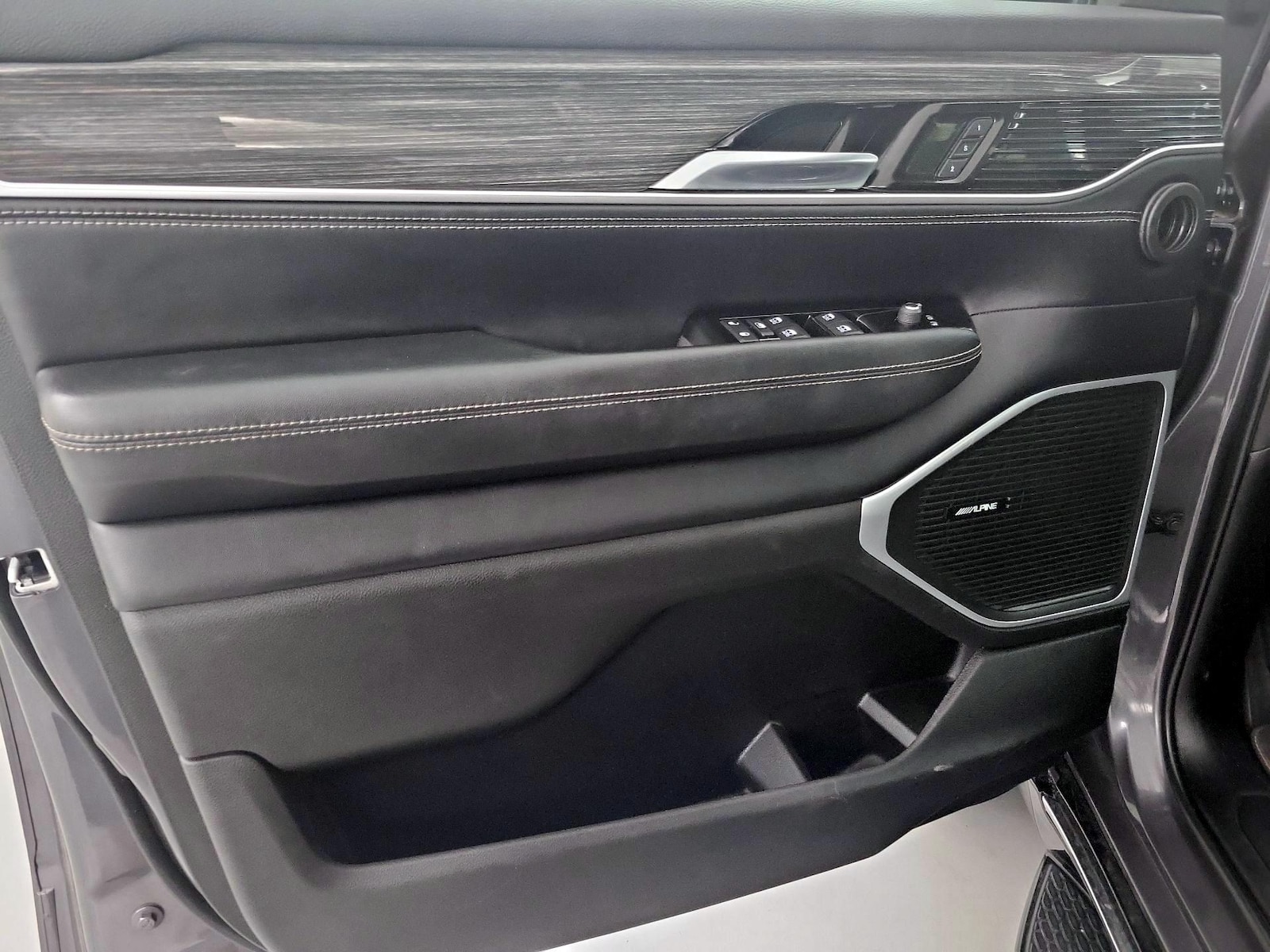 2022 Jeep Wagoneer Series III - Photo 12